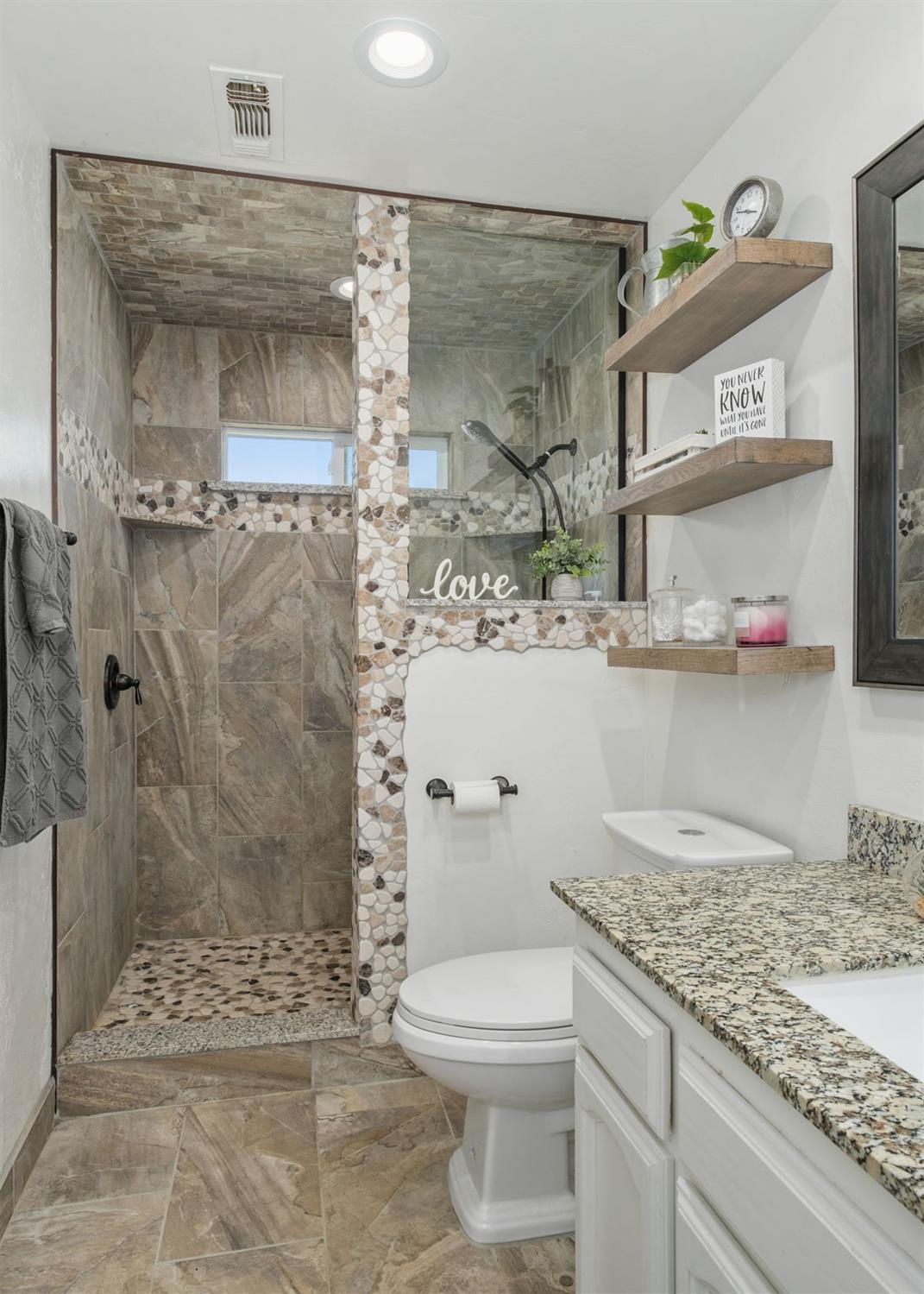 10890 N Armstrong Ave, Clovis, CA 93619