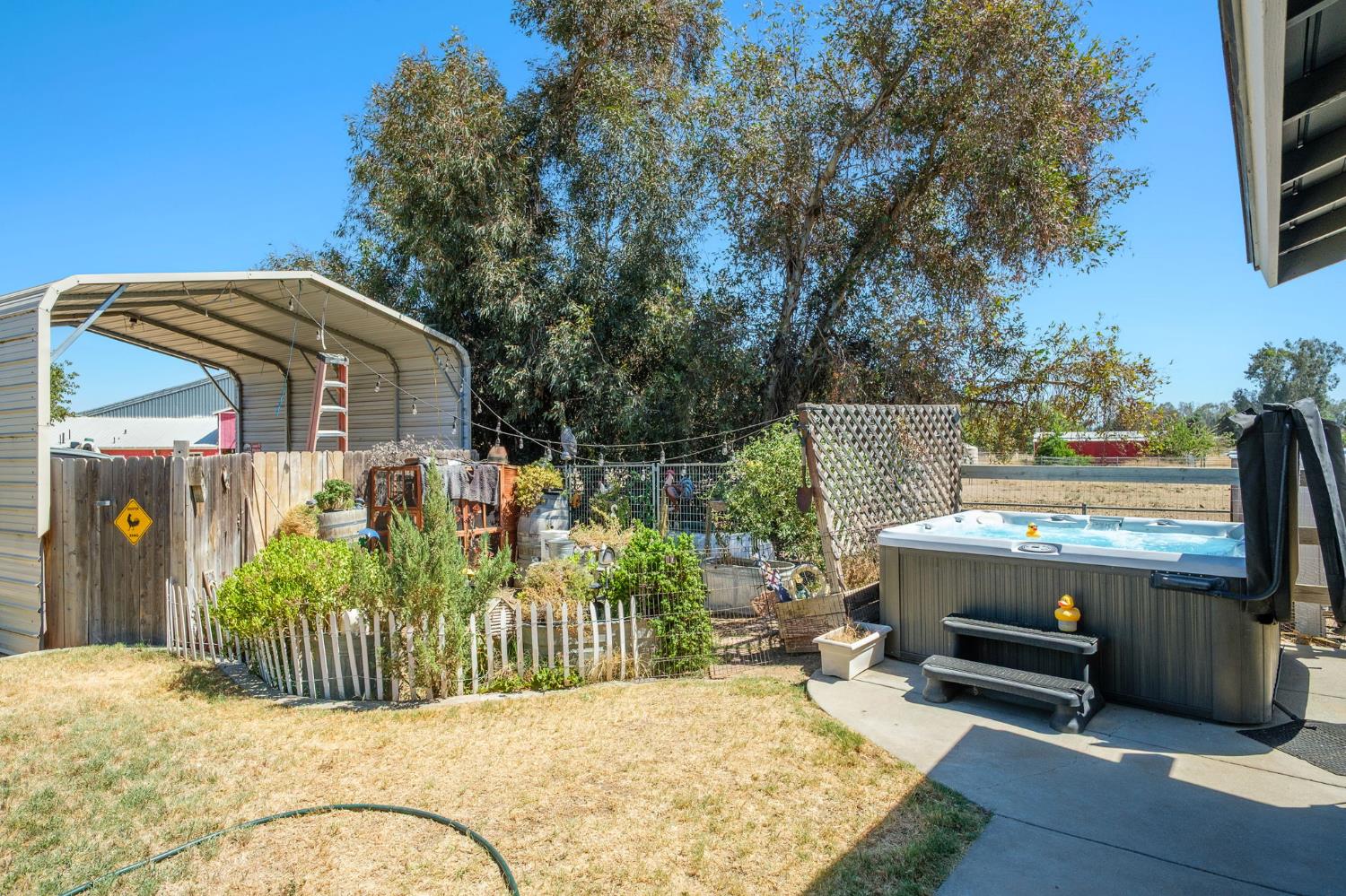 10890 N Armstrong Ave, Clovis, CA 93619