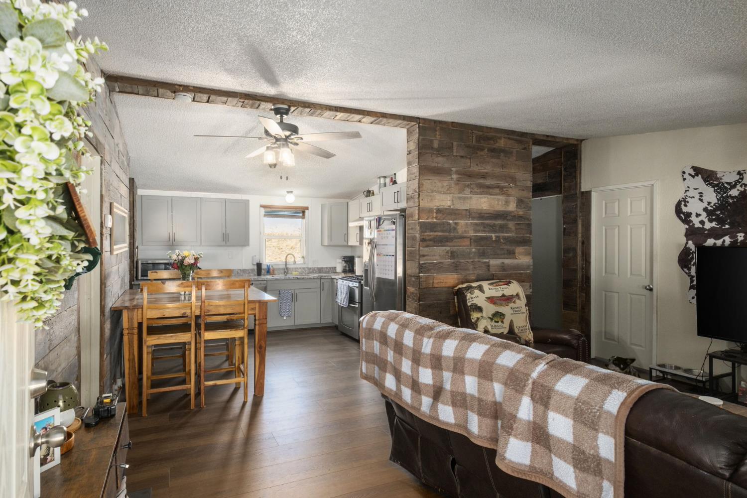 10890 N Armstrong Ave, Clovis, CA 93619