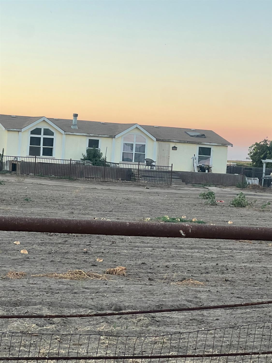 334 E Mt Whitney Ave, Laton, CA 93242