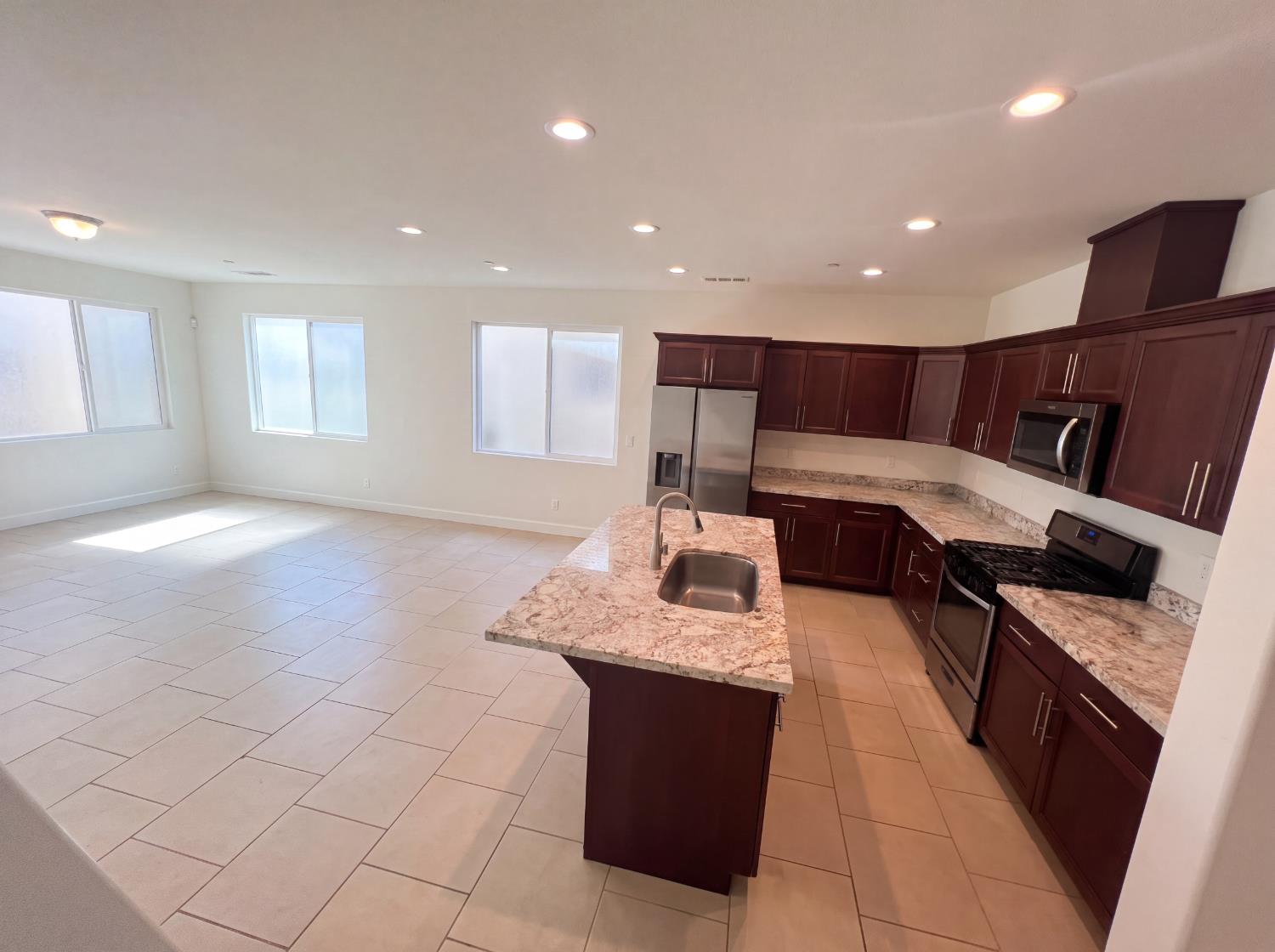 3852 Morris Ave, Clovis, CA 93619
