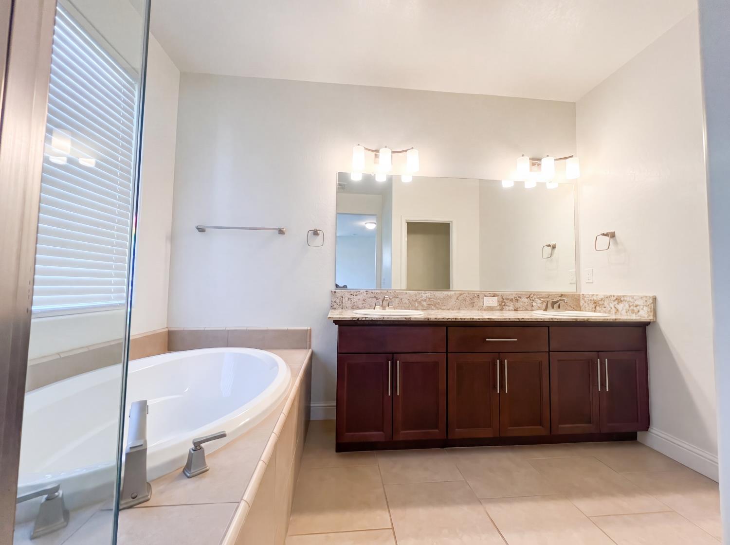 3852 Morris Ave, Clovis, CA 93619