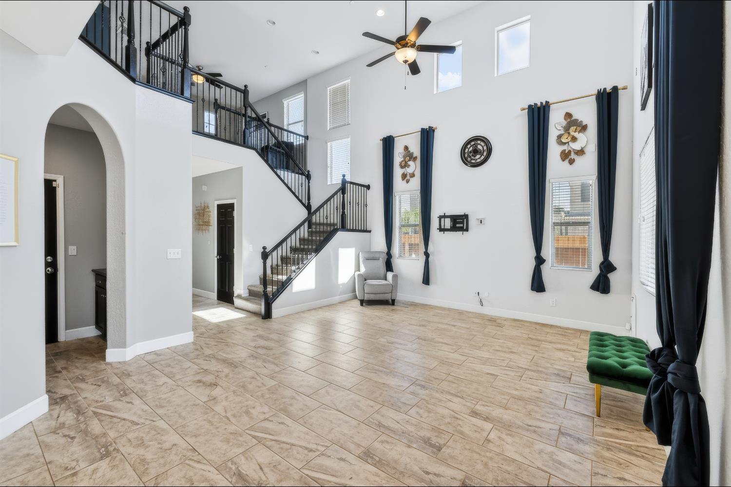 1509 Medellin Ln, Clovis, CA 93619