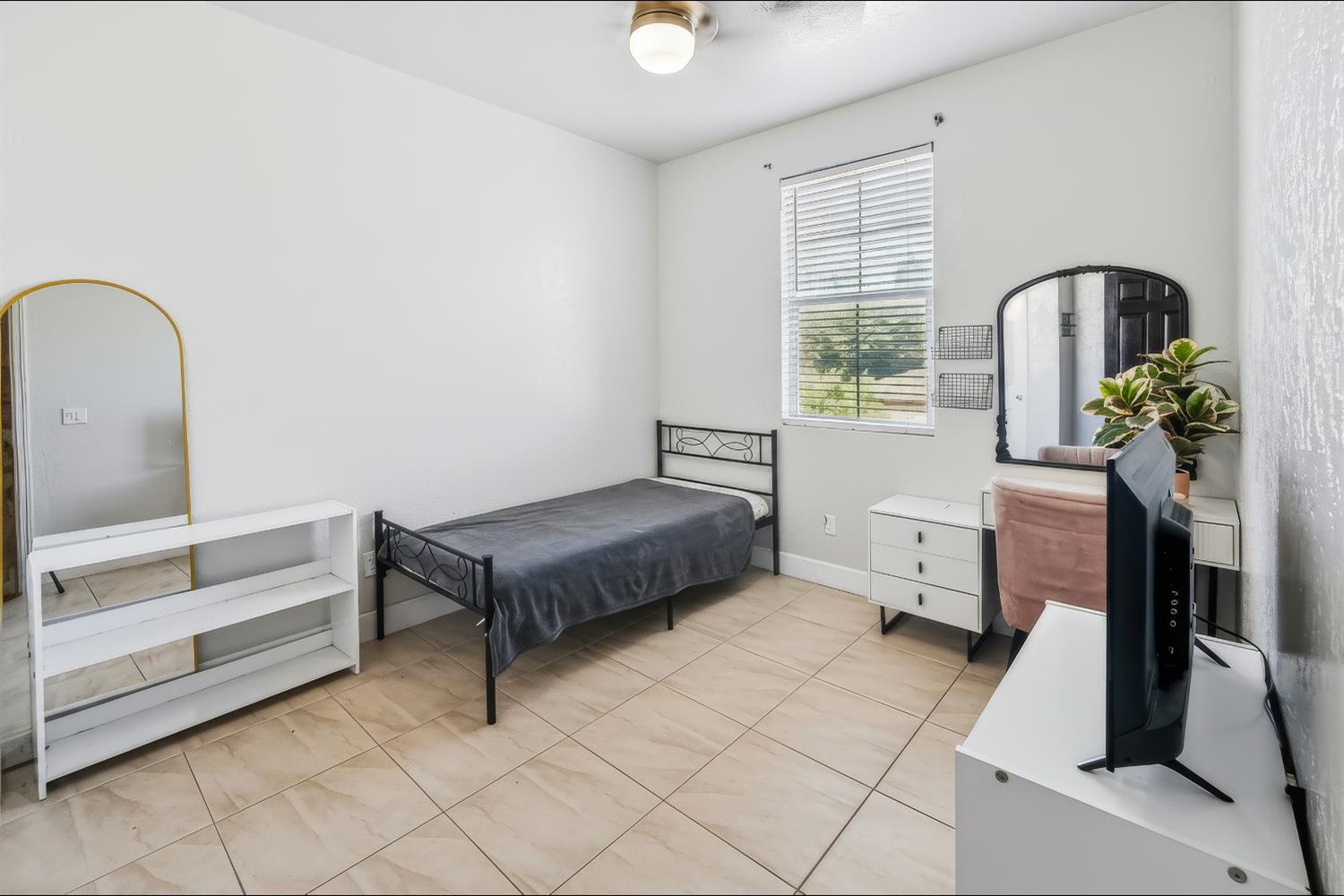 1509 Medellin Ln, Clovis, CA 93619