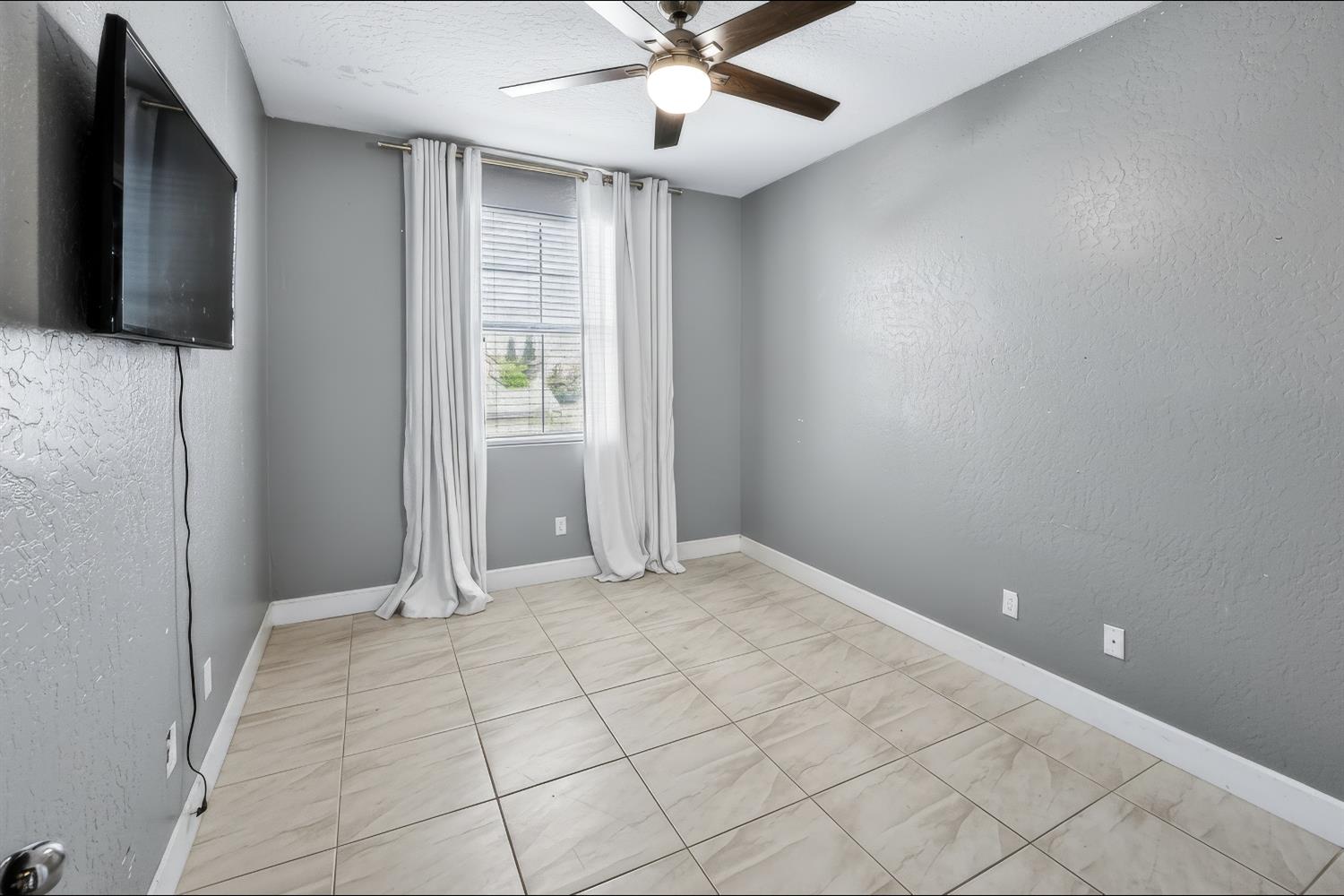 1509 Medellin Ln, Clovis, CA 93619
