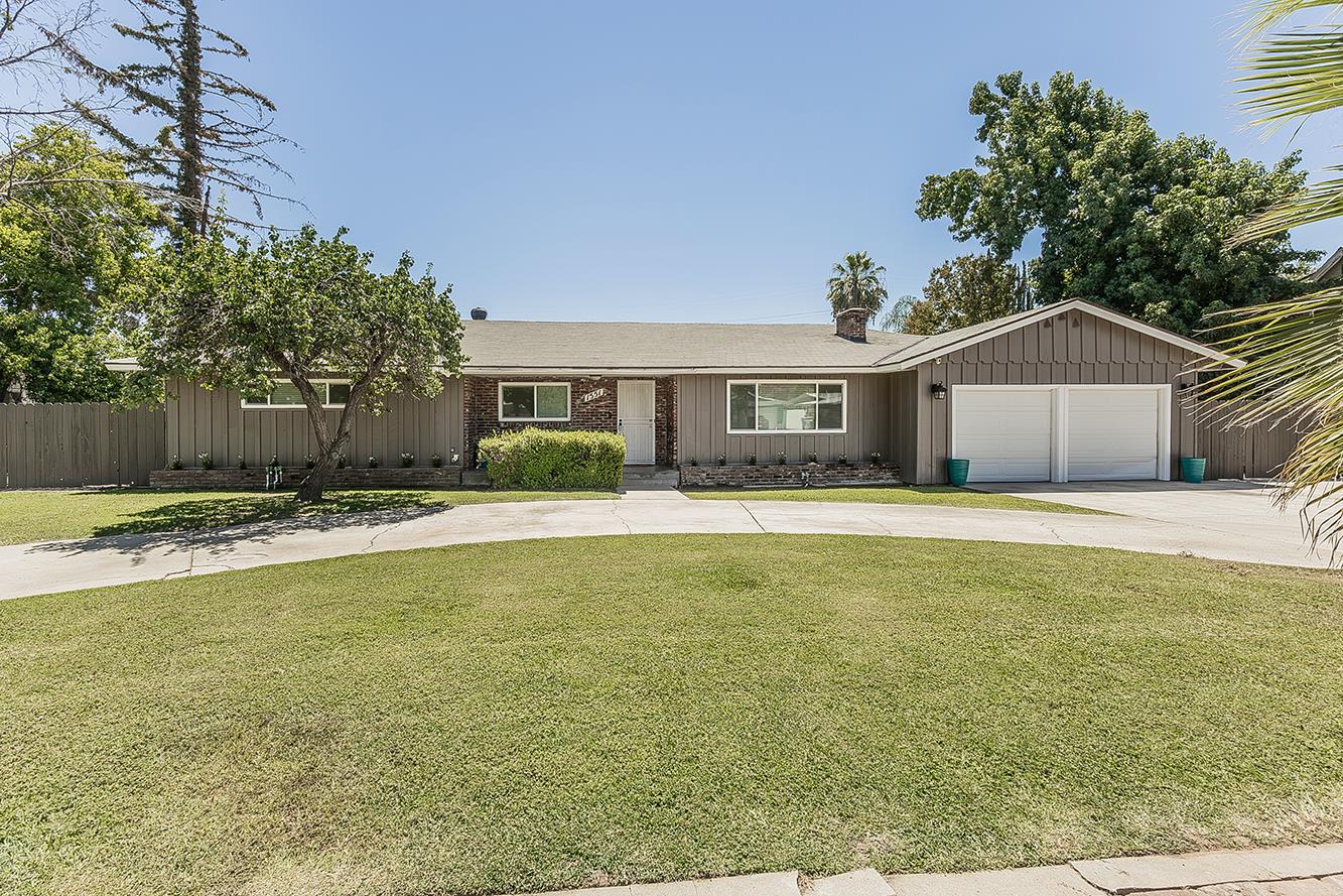 1551 E Almendra Dr, Fresno, CA 93710