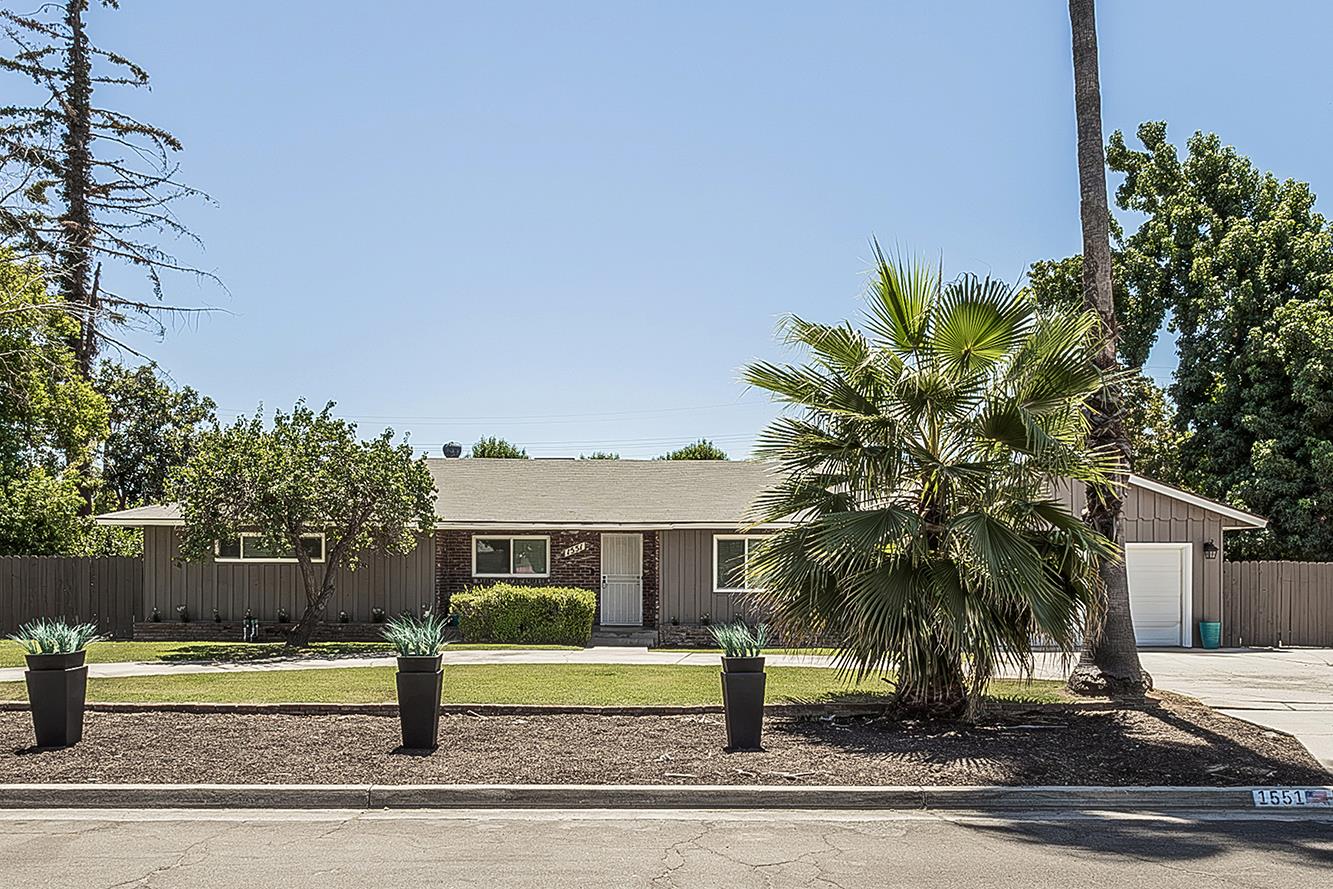 1551 E Almendra Dr, Fresno, CA 93710