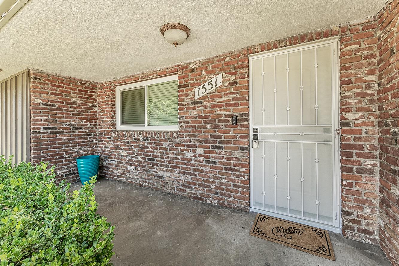1551 E Almendra Dr, Fresno, CA 93710