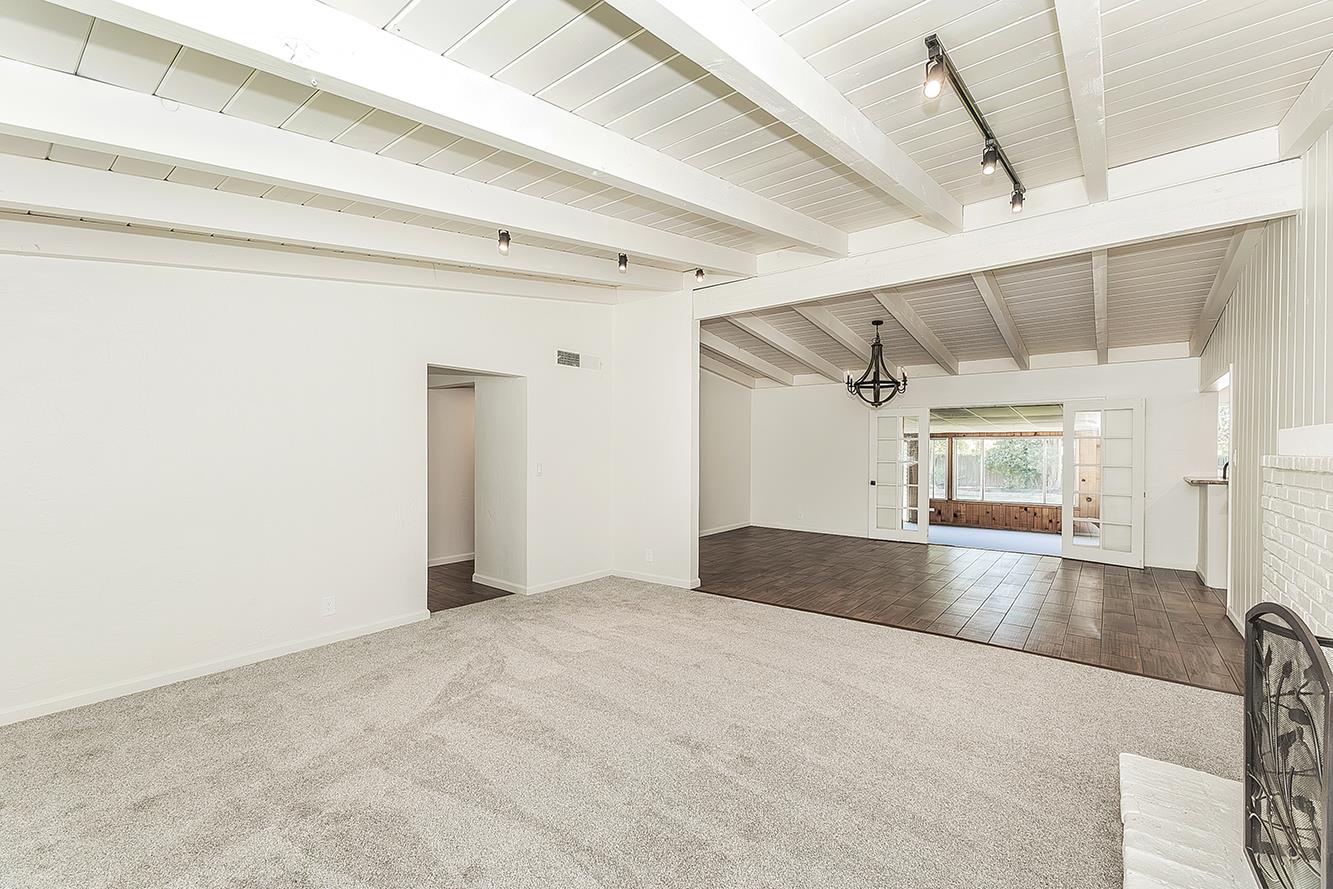 1551 E Almendra Dr, Fresno, CA 93710
