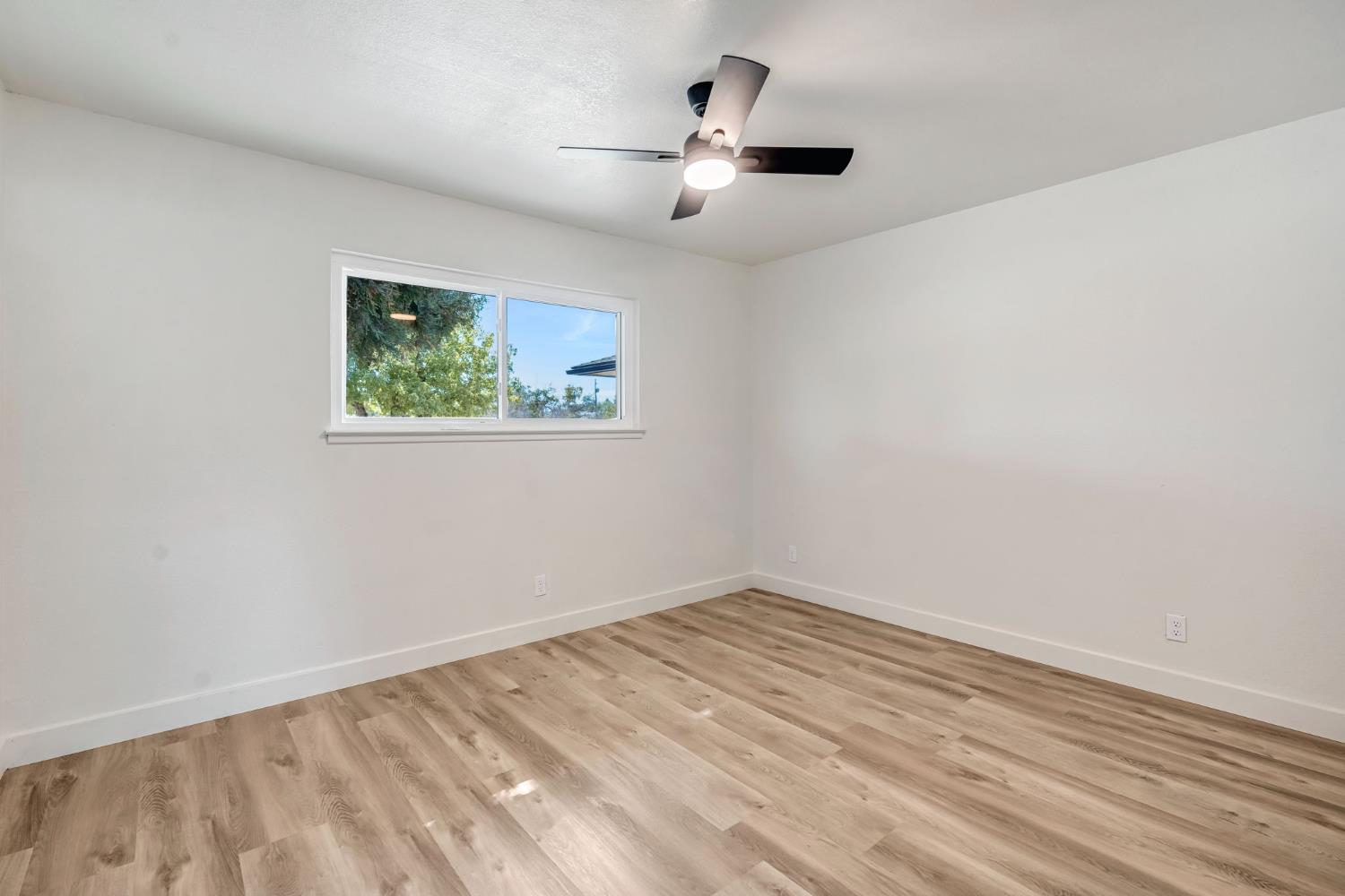 6553 N Chestnut Ave, Fresno, CA 93710