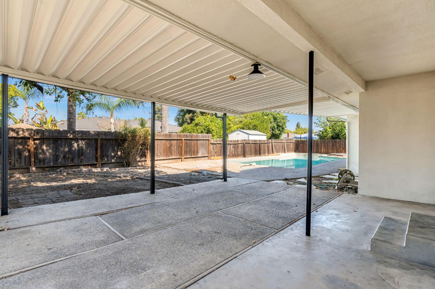 6553 N Chestnut Ave, Fresno, CA 93710