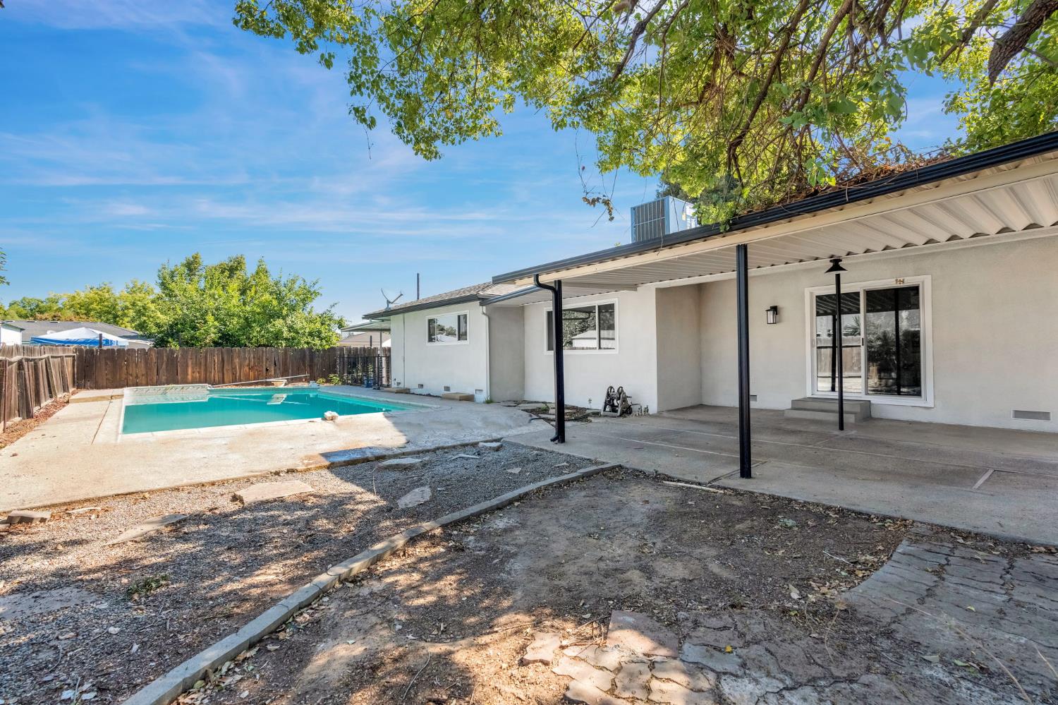 6553 N Chestnut Ave, Fresno, CA 93710