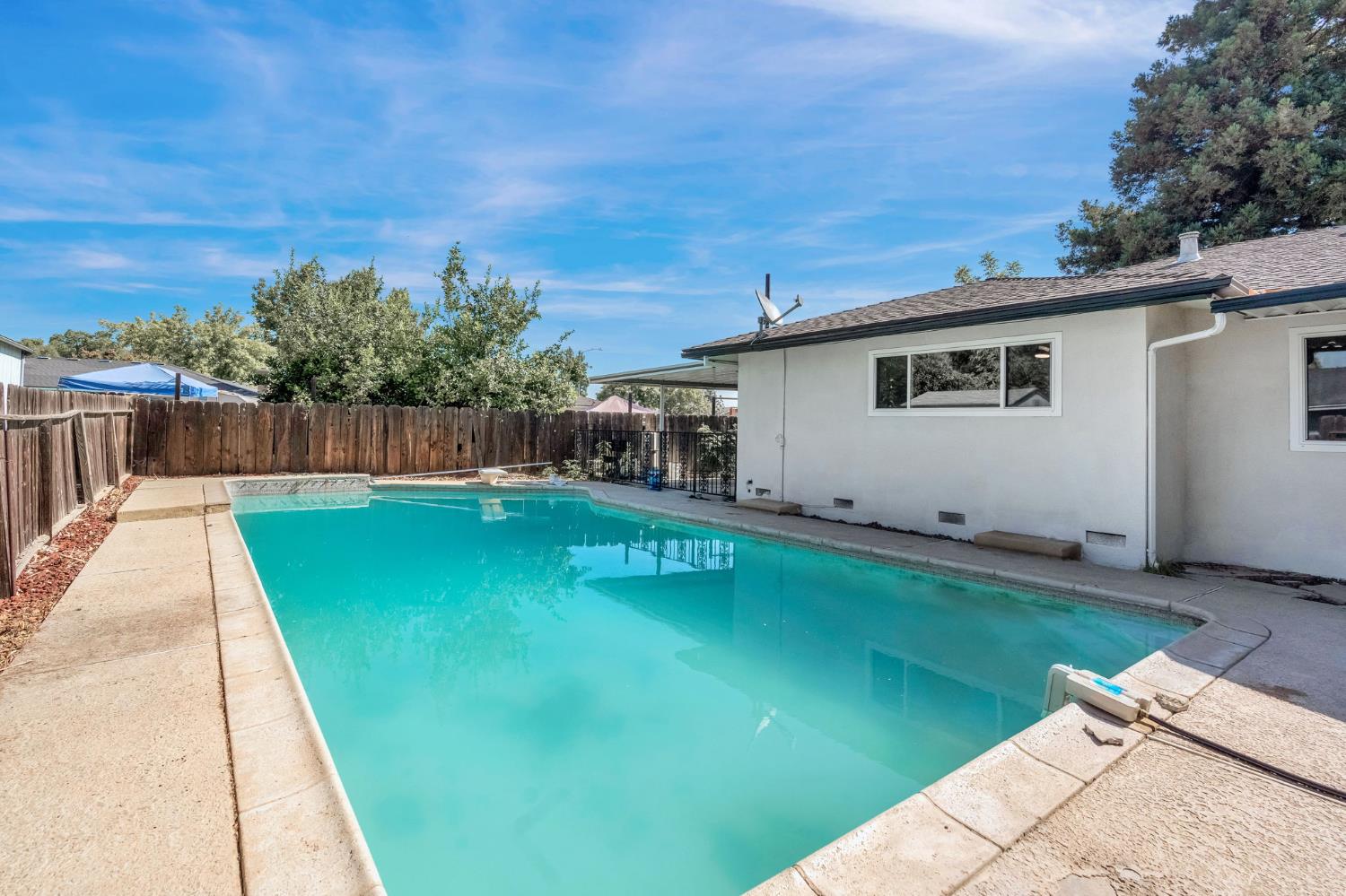 6553 N Chestnut Ave, Fresno, CA 93710