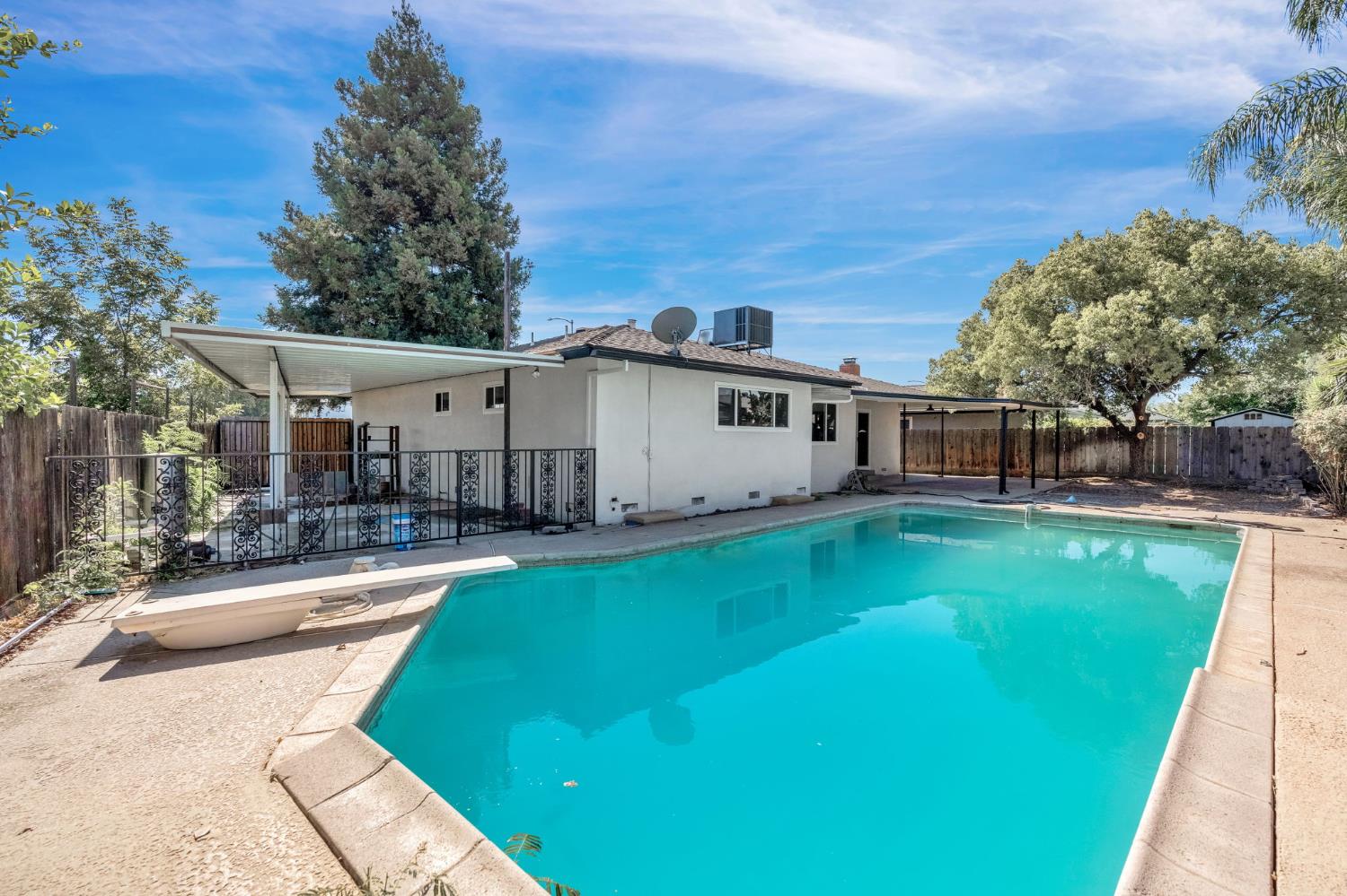 6553 N Chestnut Ave, Fresno, CA 93710