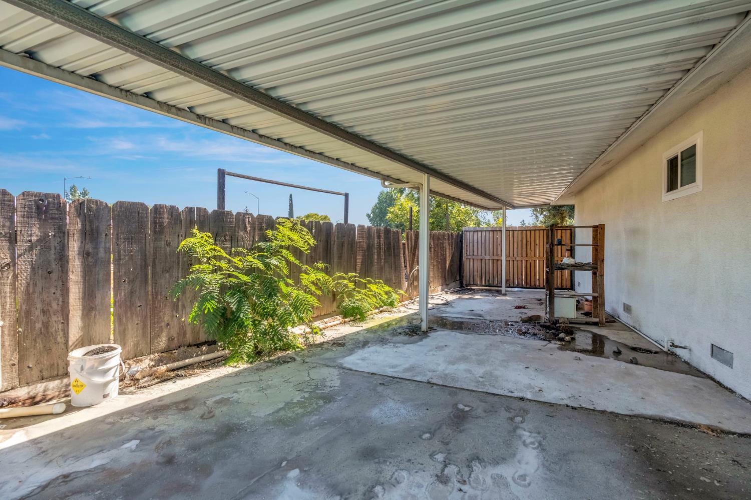 6553 N Chestnut Ave, Fresno, CA 93710