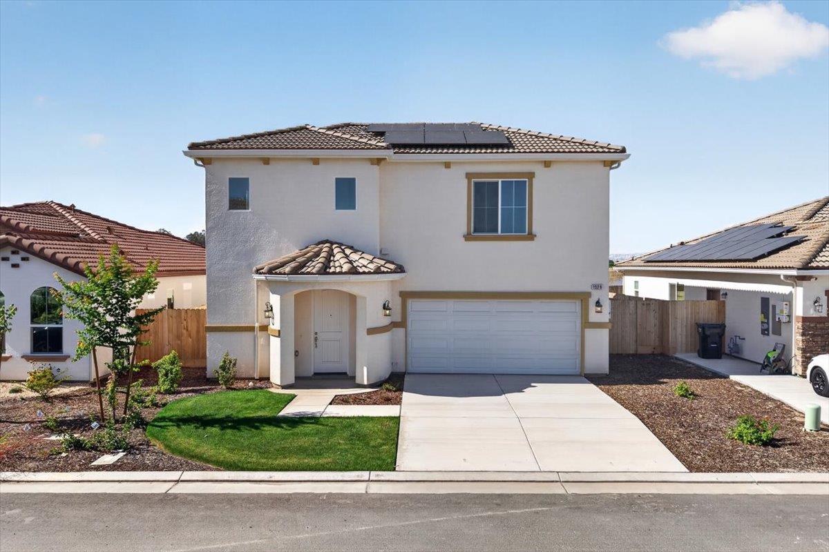 1529 Crimson Way, Dinuba, CA 93618