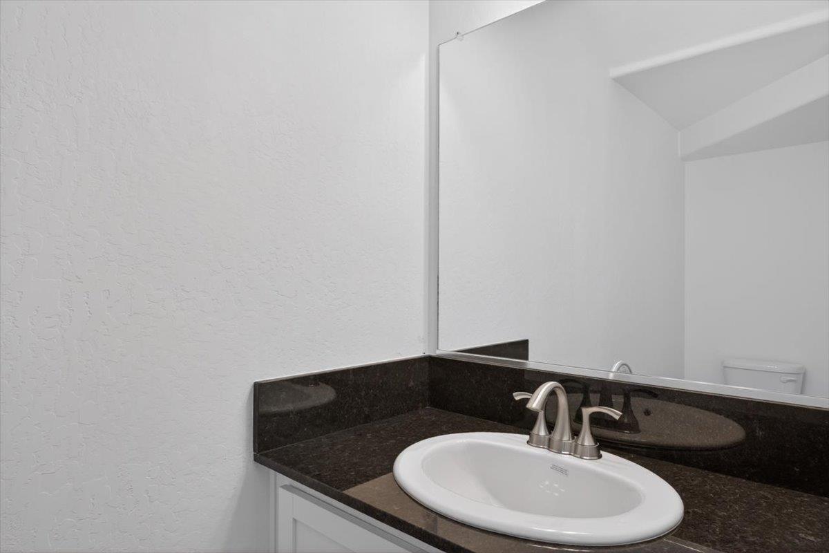 1529 Crimson Way, Dinuba, CA 93618