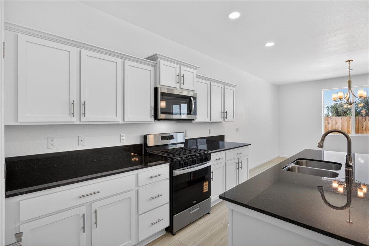 1529 Crimson Way, Dinuba, CA 93618