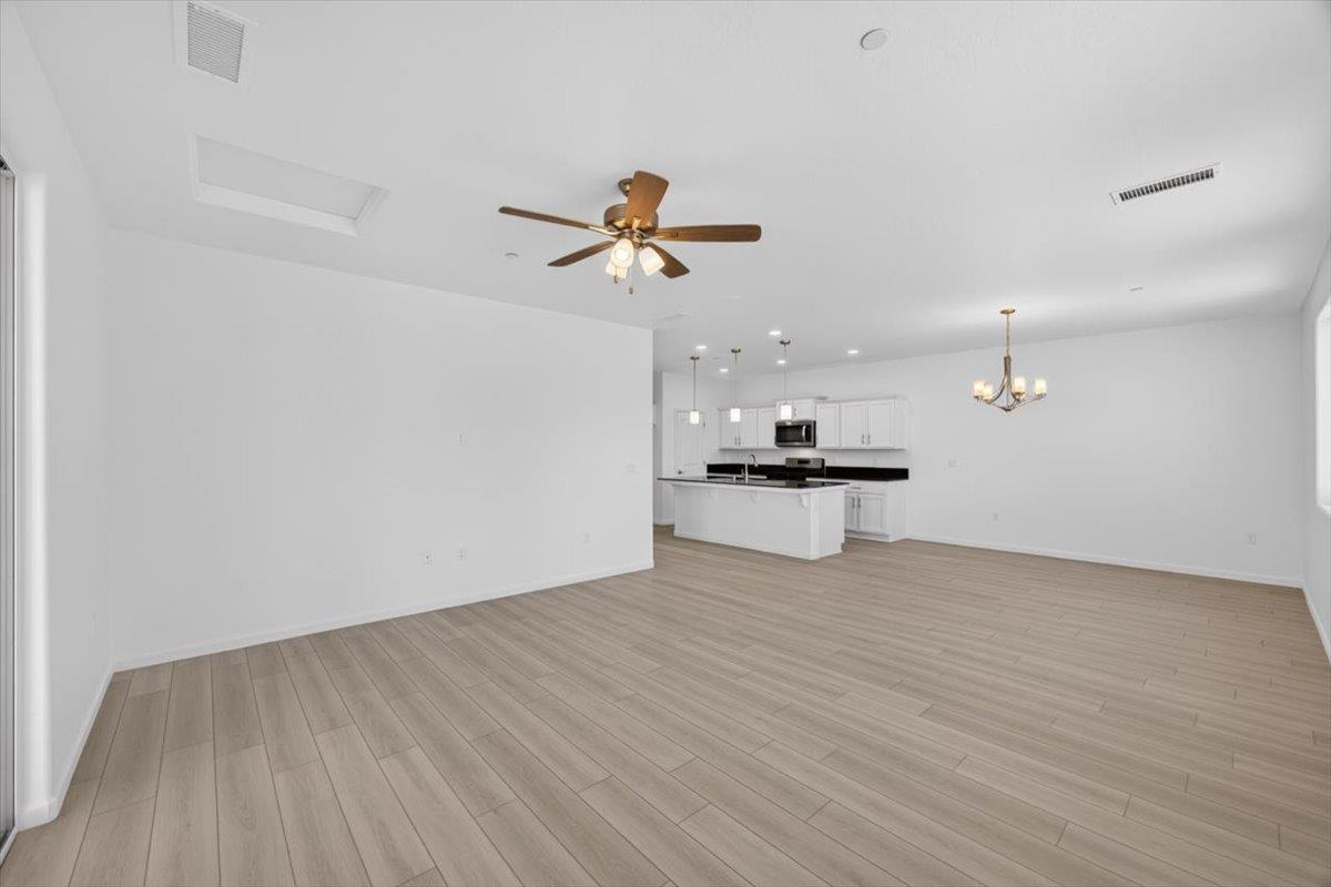 1529 Crimson Way, Dinuba, CA 93618