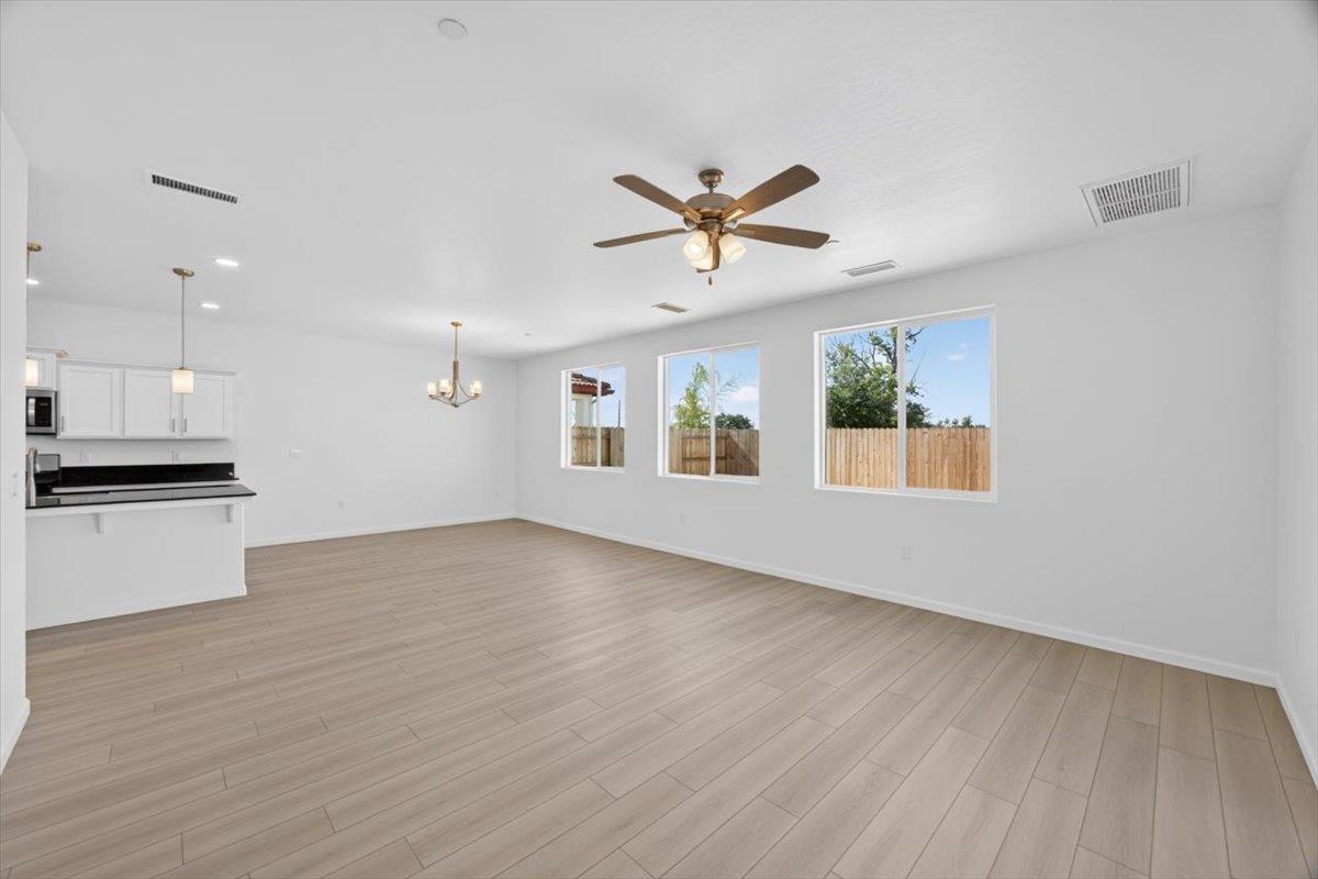1529 Crimson Way, Dinuba, CA 93618