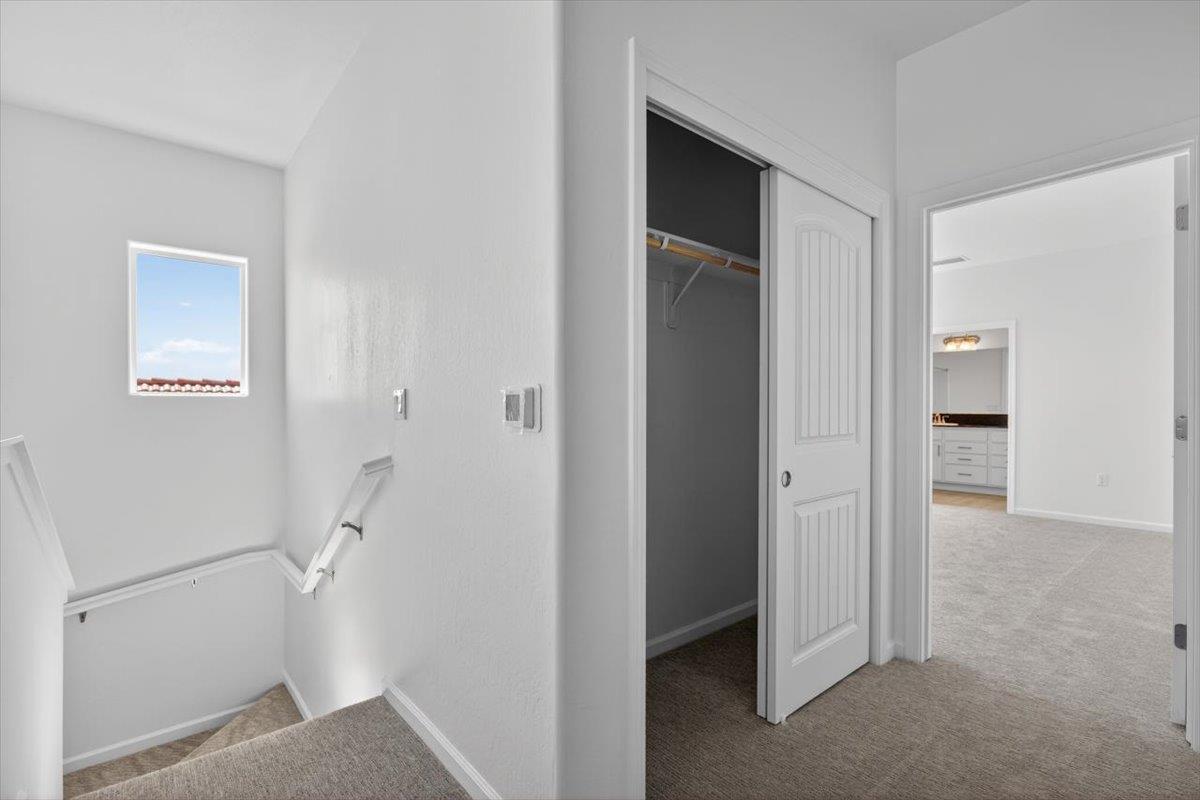 1529 Crimson Way, Dinuba, CA 93618