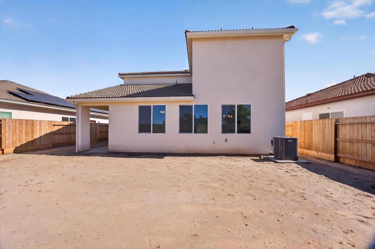 1529 Crimson Way, Dinuba, CA 93618