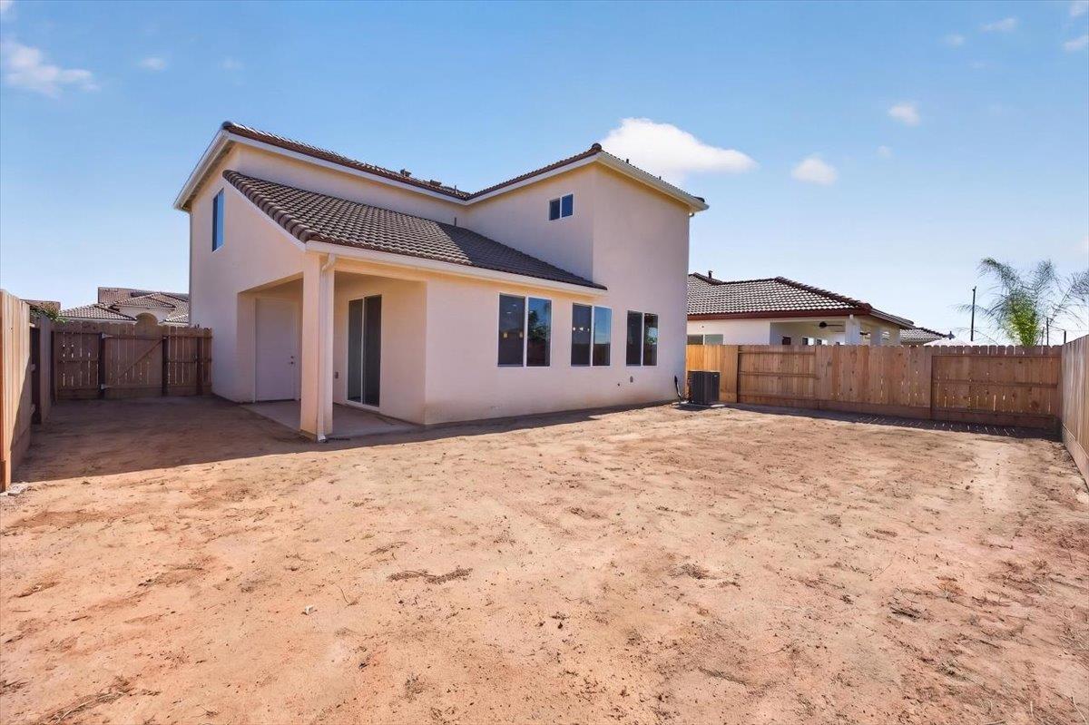 1529 Crimson Way, Dinuba, CA 93618
