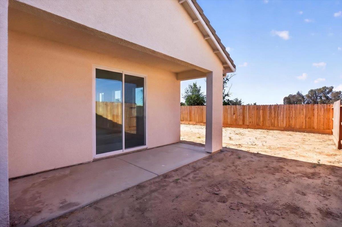 1529 Crimson Way, Dinuba, CA 93618