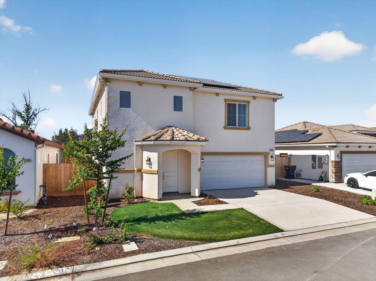 1529 Crimson Way, Dinuba, CA 93618