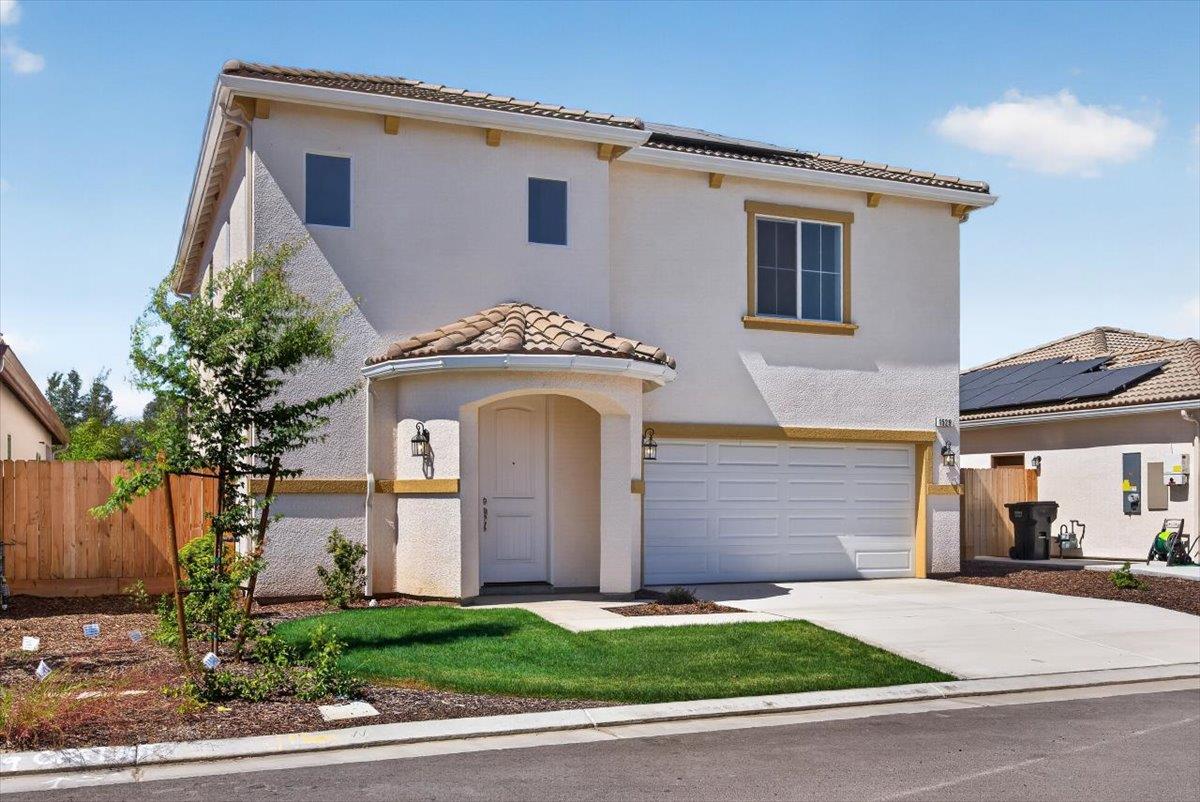 1529 Crimson Way, Dinuba, CA 93618