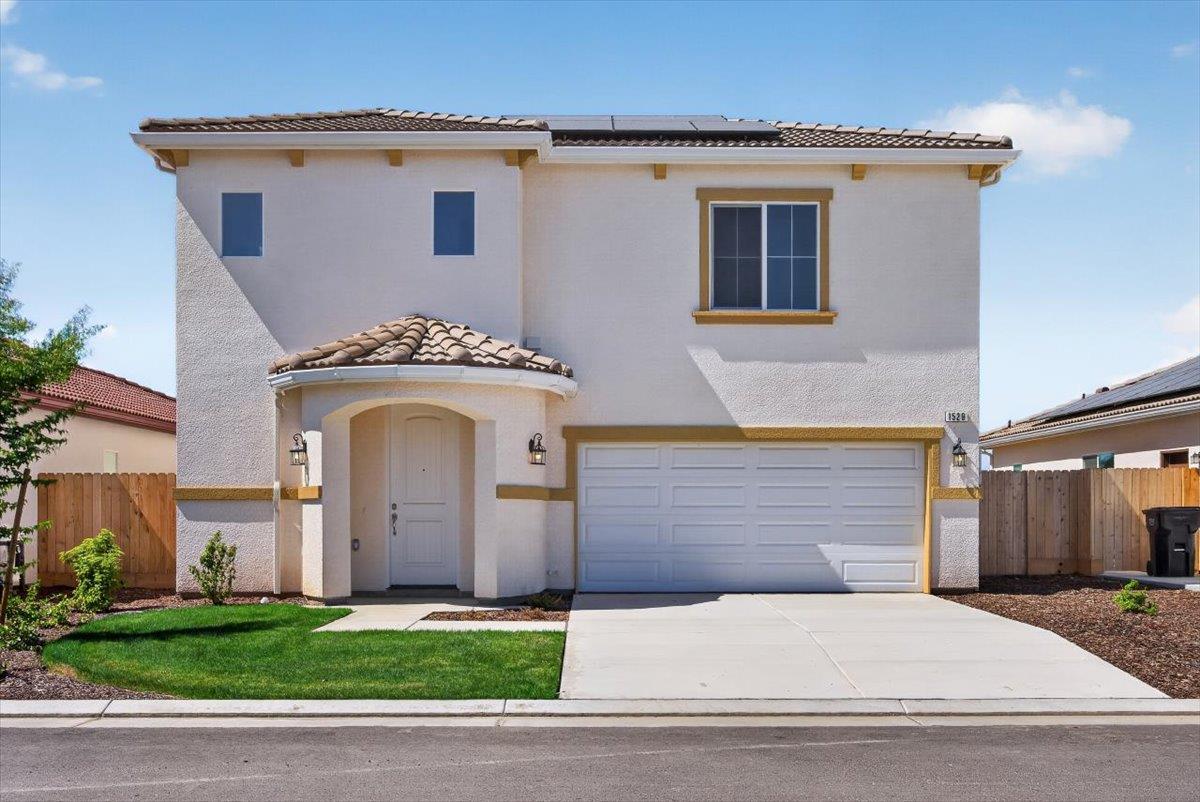 1529 Crimson Way, Dinuba, CA 93618