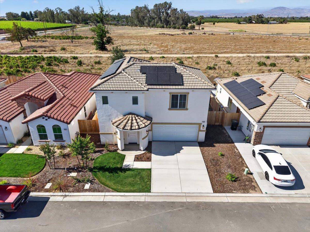 1529 Crimson Way, Dinuba, CA 93618