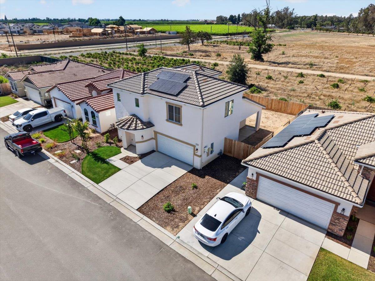 1529 Crimson Way, Dinuba, CA 93618