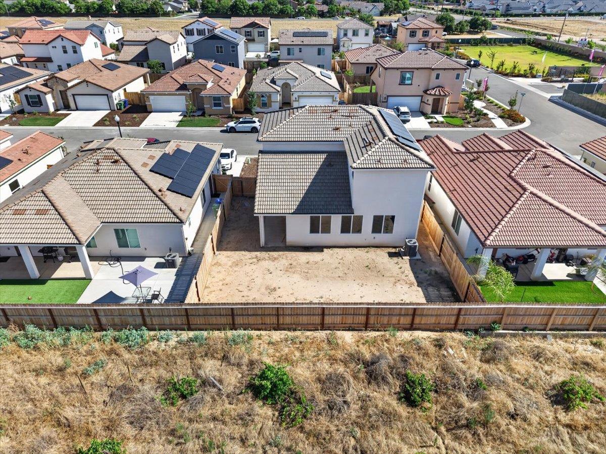1529 Crimson Way, Dinuba, CA 93618