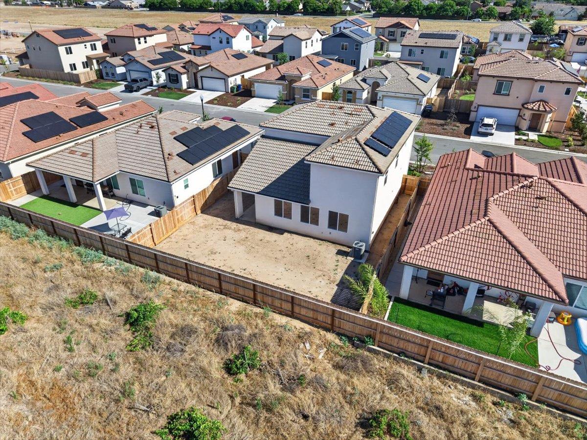 1529 Crimson Way, Dinuba, CA 93618