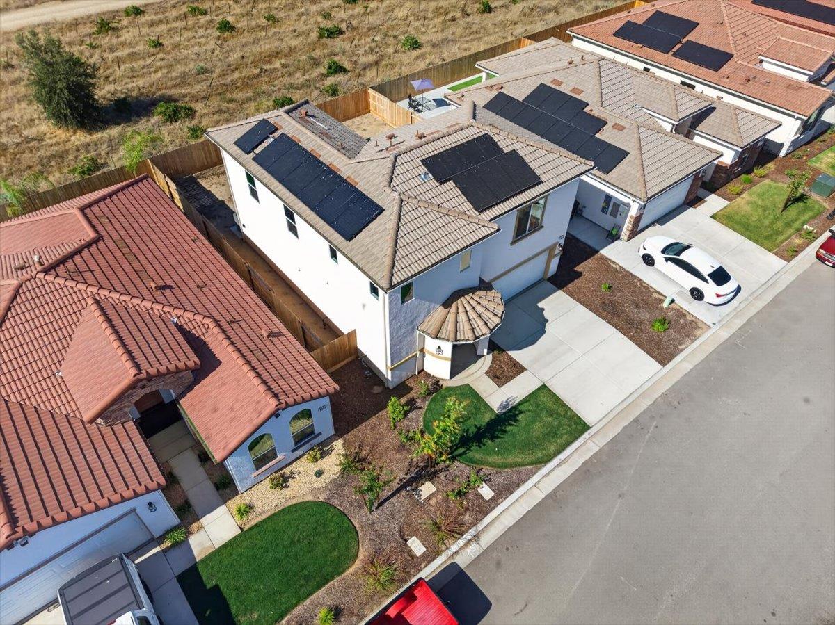 1529 Crimson Way, Dinuba, CA 93618