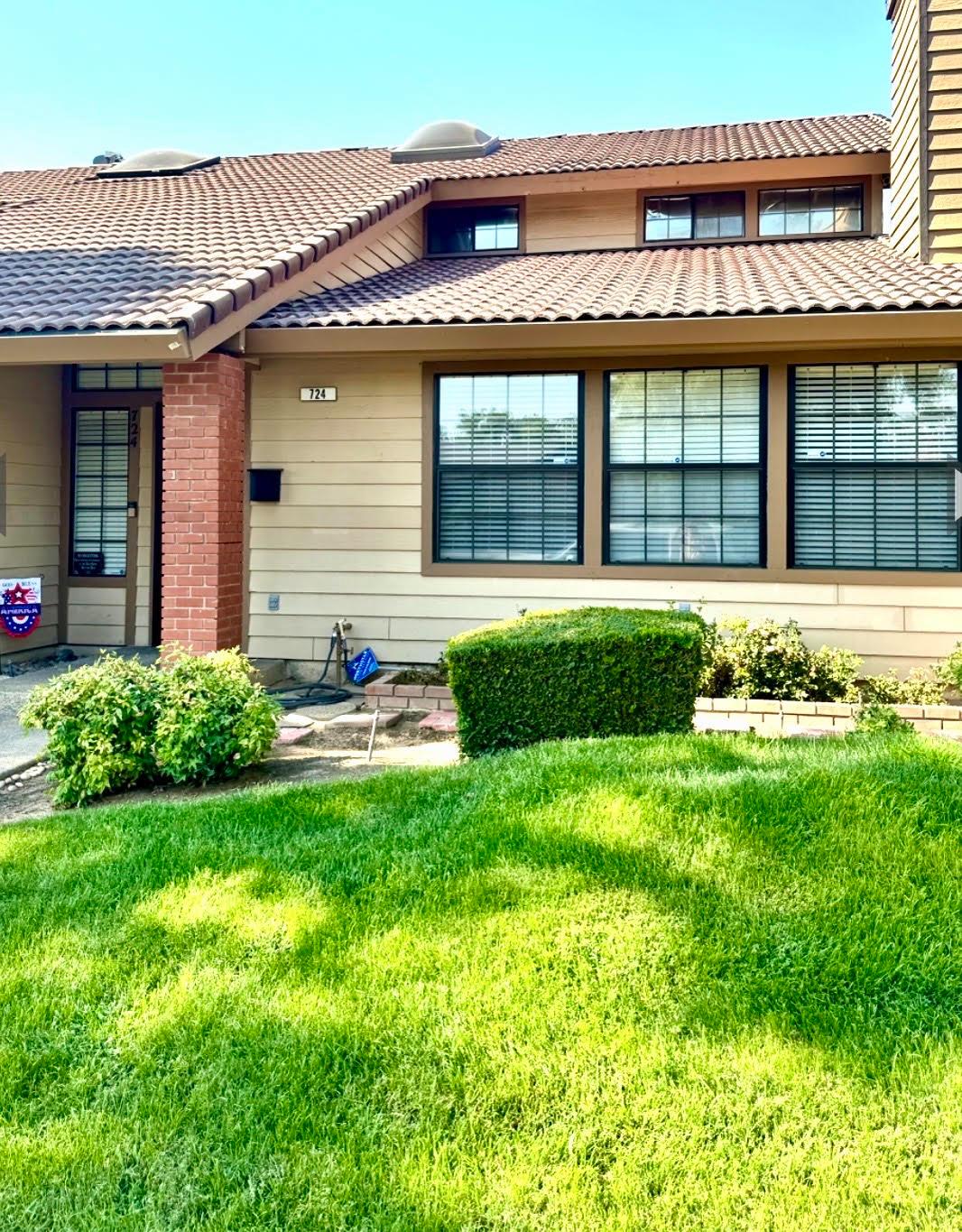 724 E Magill Ave, Fresno, CA 93710