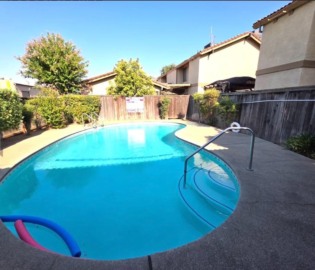 724 E Magill Ave, Fresno, CA 93710