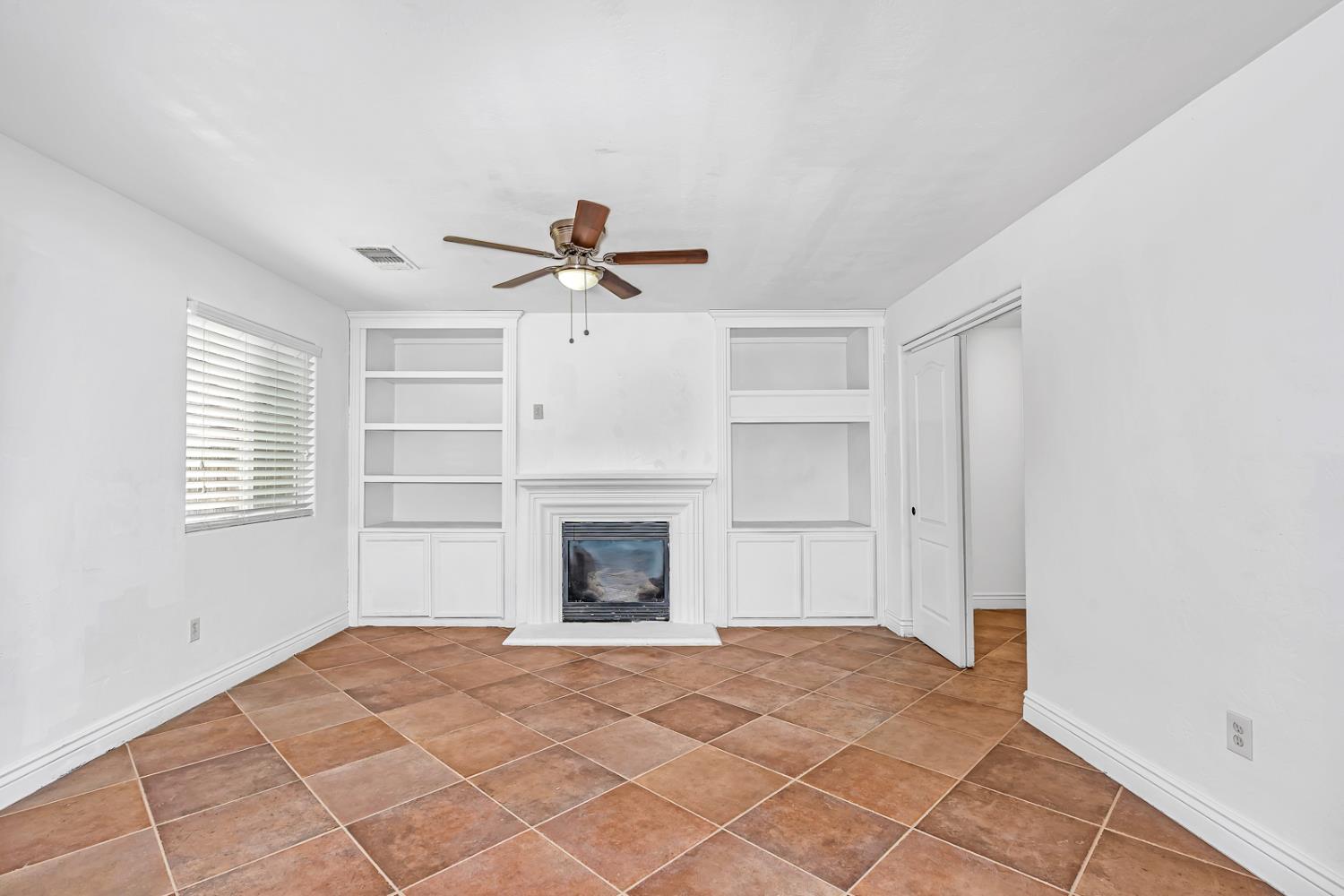 3292 N Wheeler Ave, Fresno, CA 93722
