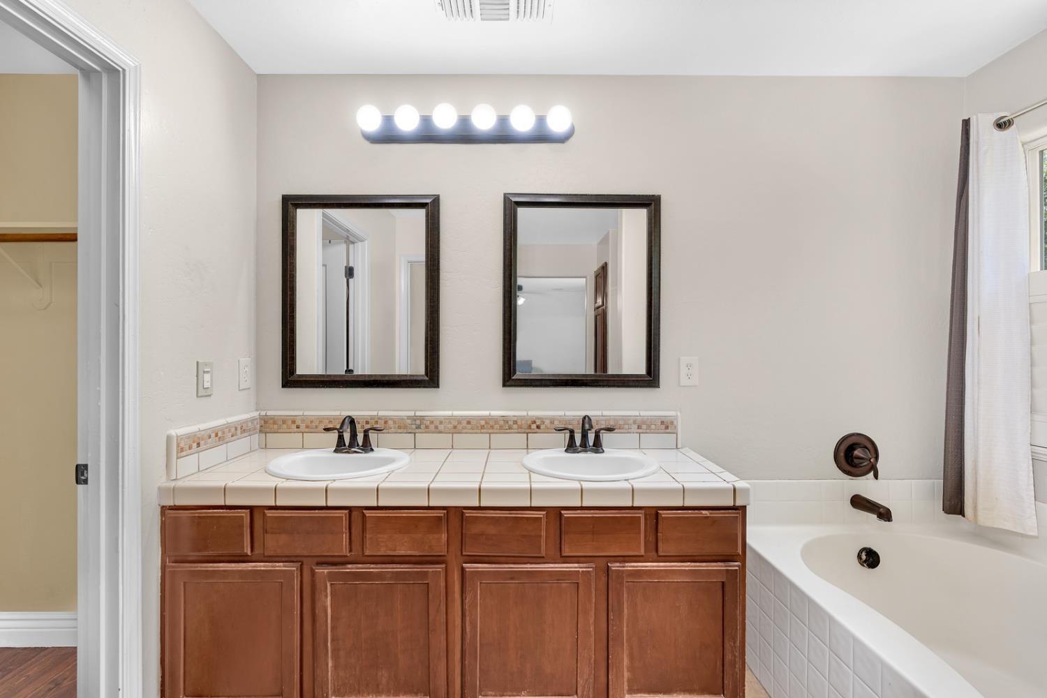 3292 N Wheeler Ave, Fresno, CA 93722