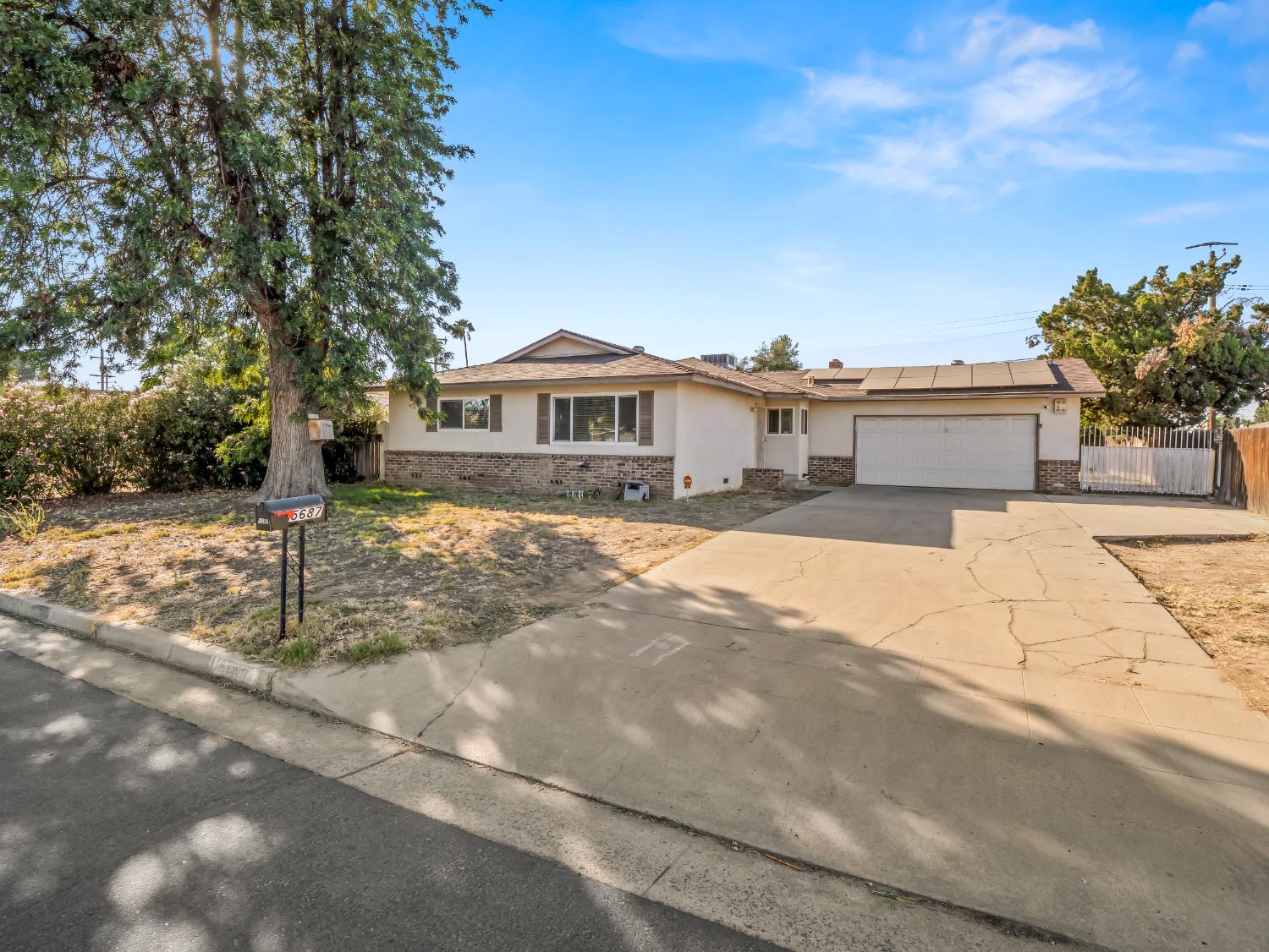 5687 E Ashlan, Clovis, CA 93727