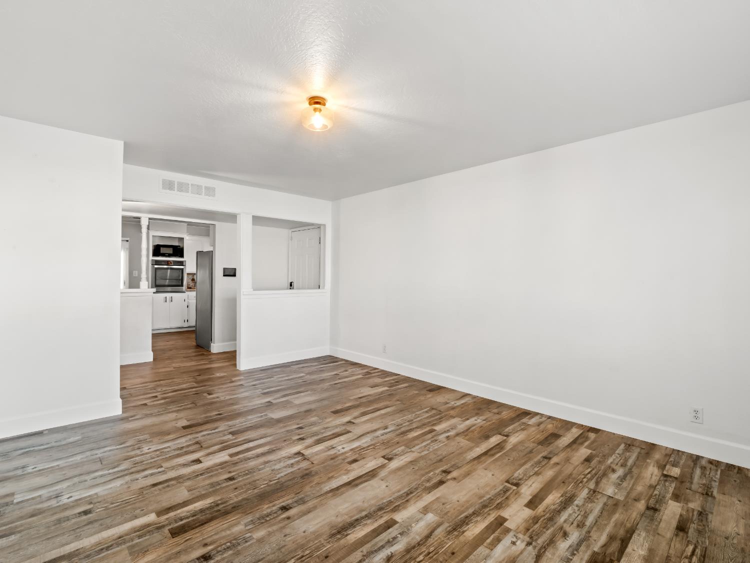 5687 E Ashlan, Clovis, CA 93727