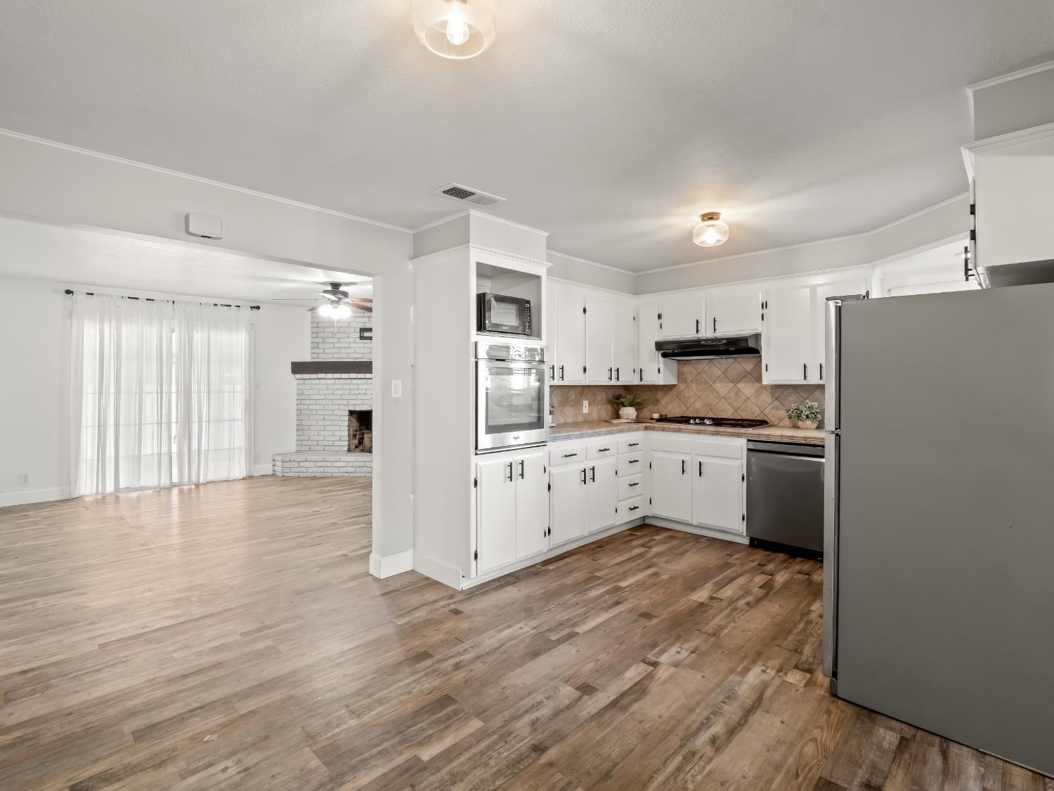 5687 E Ashlan, Clovis, CA 93727