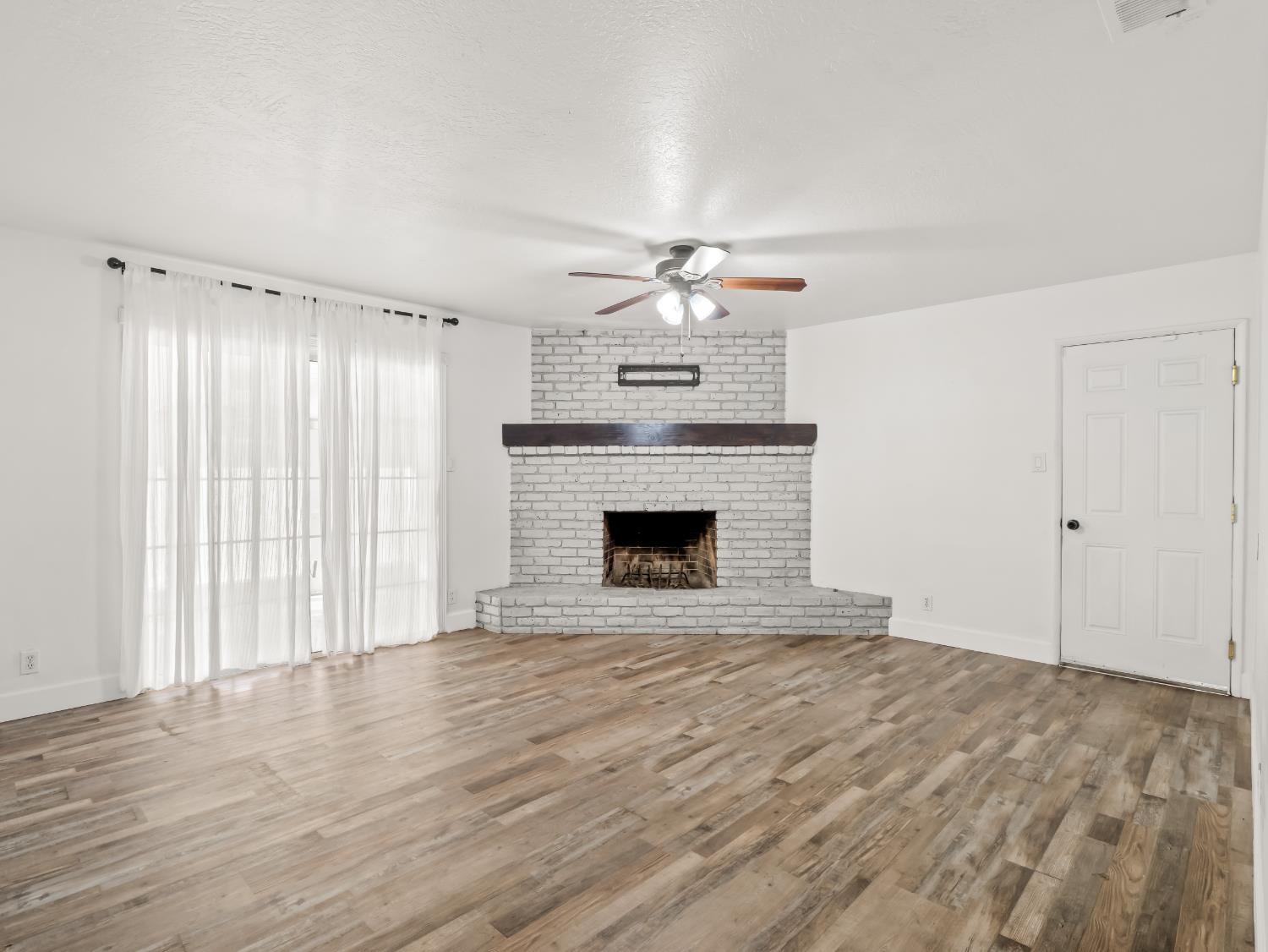 5687 E Ashlan, Clovis, CA 93727