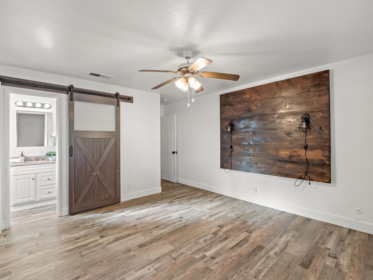 5687 E Ashlan, Clovis, CA 93727