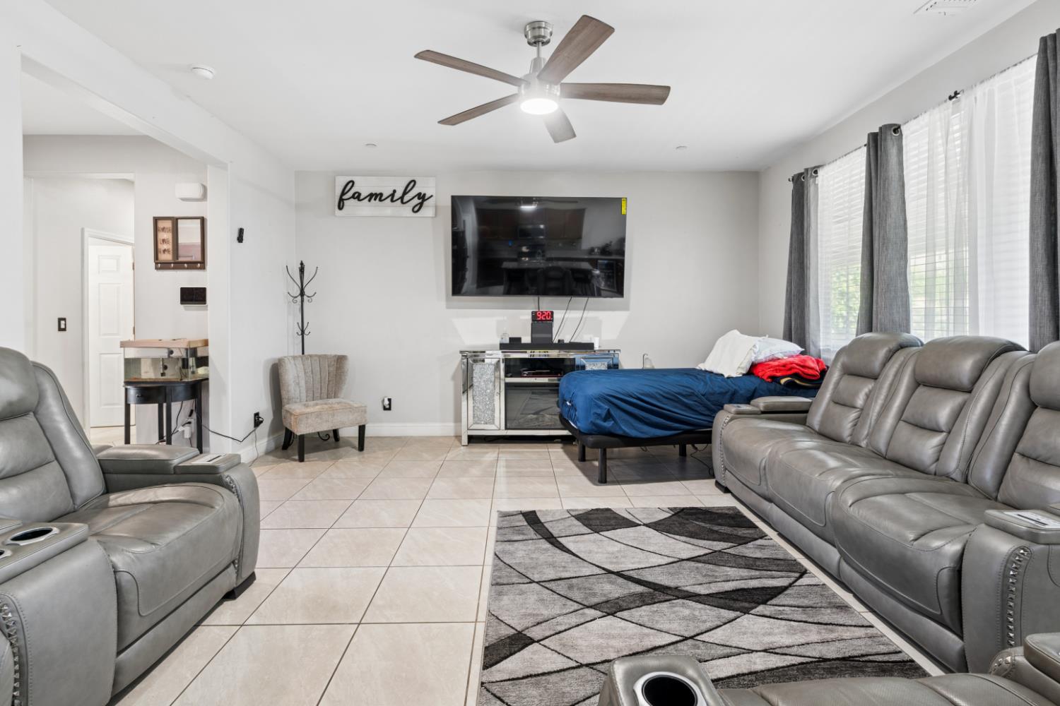 375 Saint Montelena Ct, Madera, CA 93637