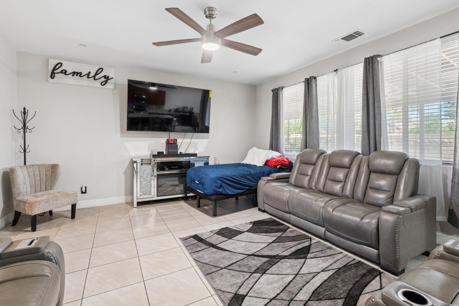 375 Saint Montelena Ct, Madera, CA 93637