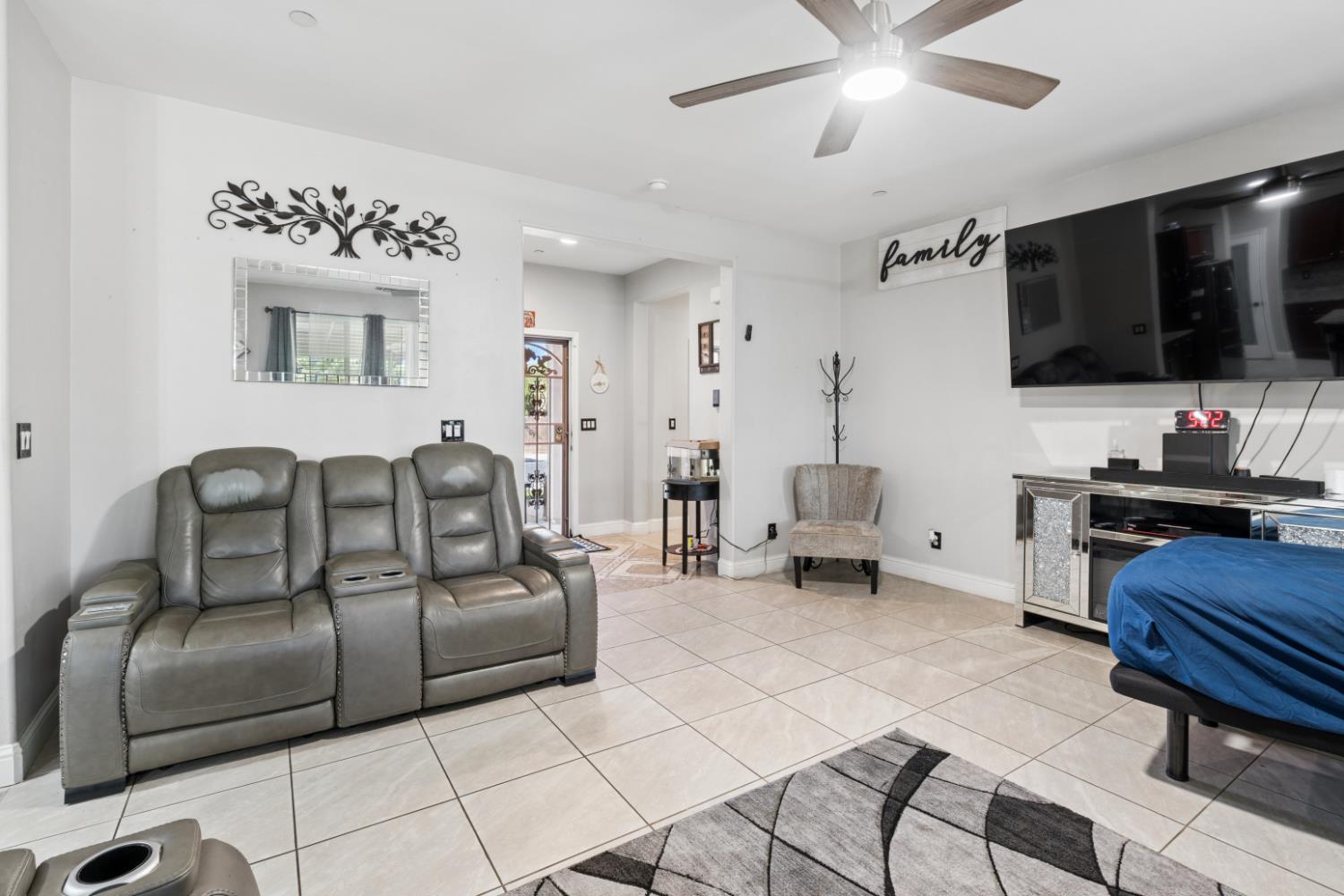 375 Saint Montelena Ct, Madera, CA 93637