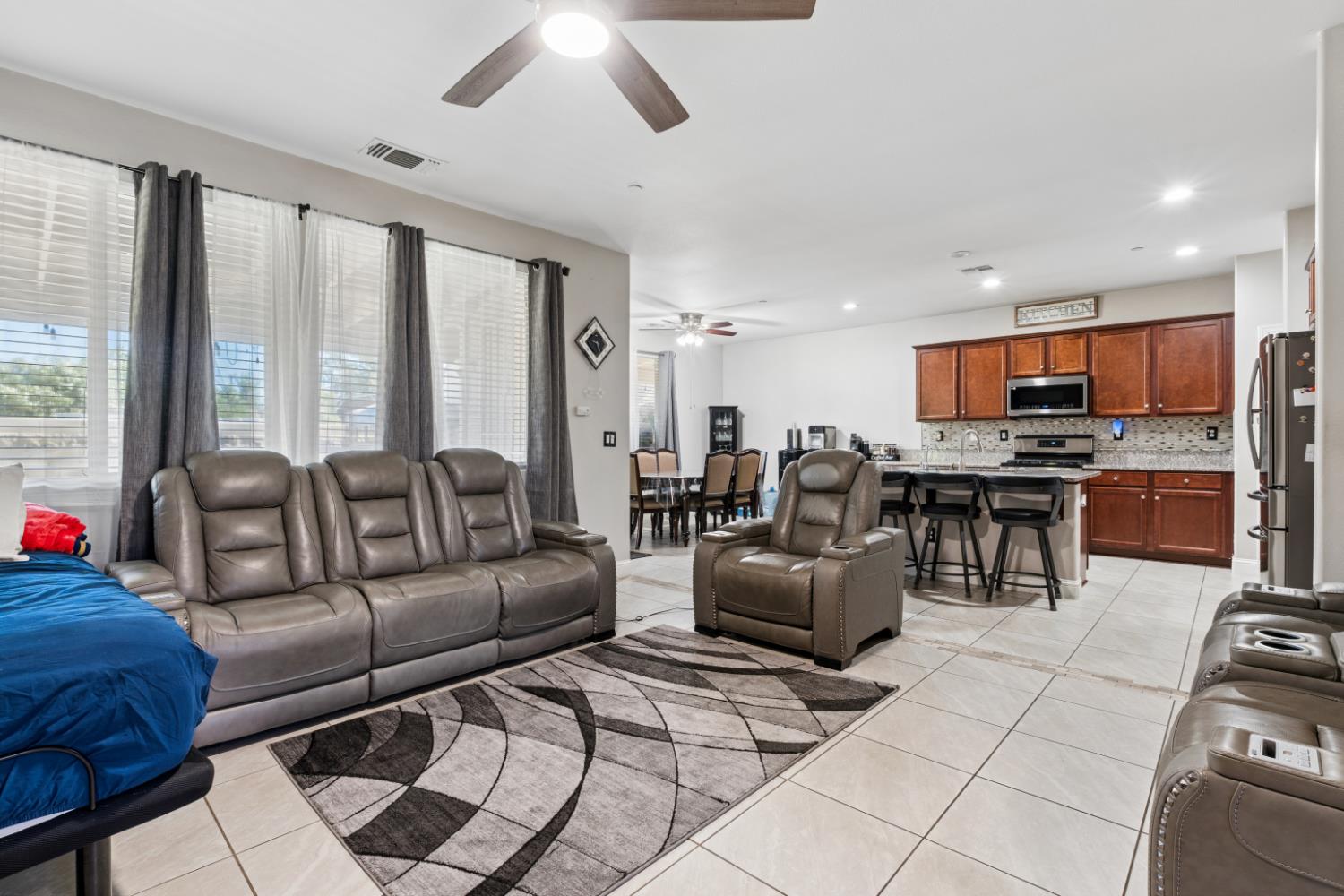 375 Saint Montelena Ct, Madera, CA 93637