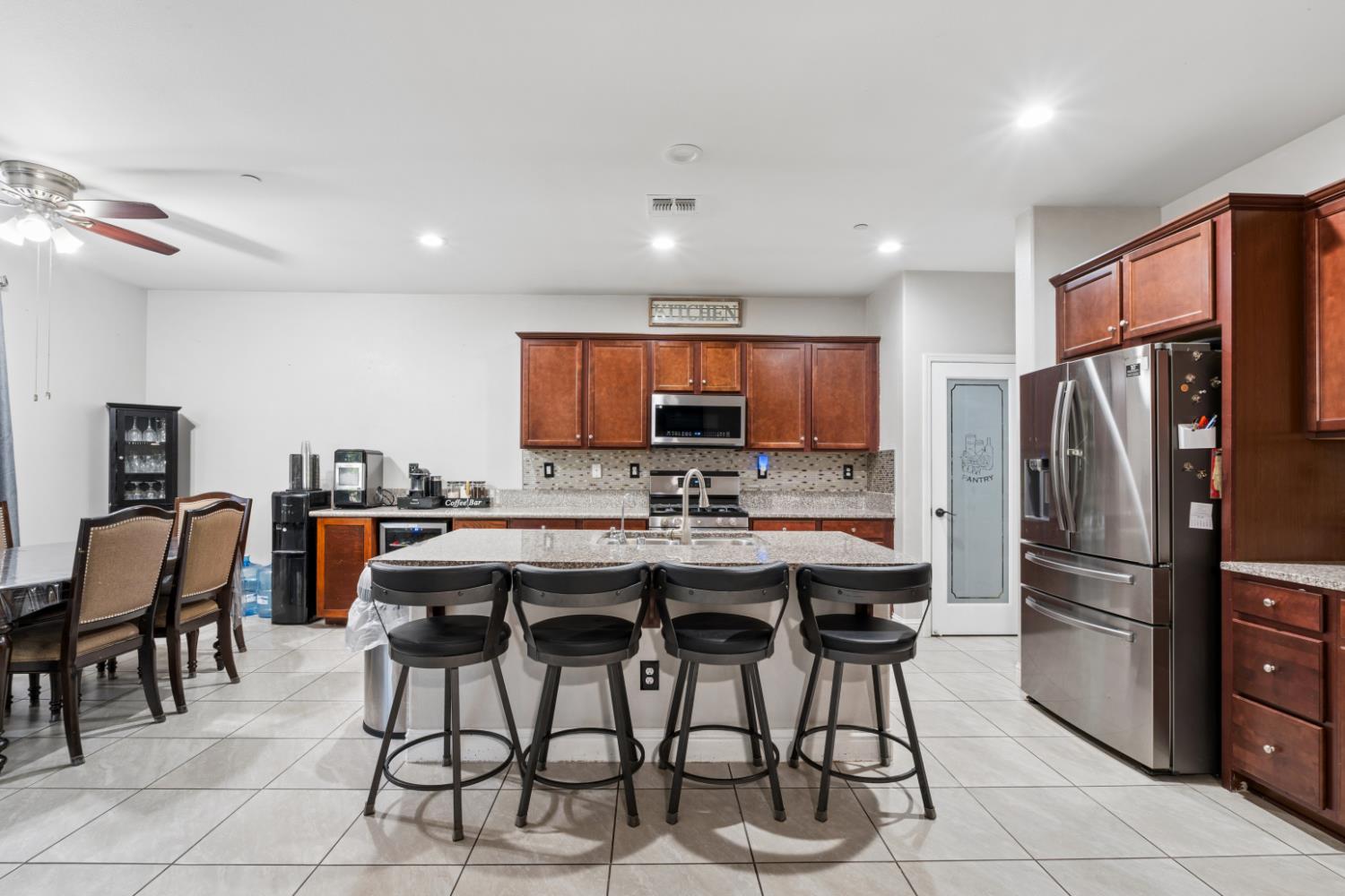 375 Saint Montelena Ct, Madera, CA 93637